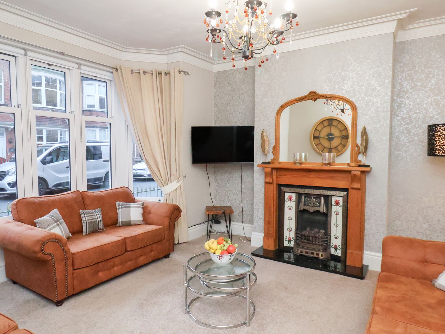 All Seasons in North Yorkshire boasts pet-friendly policies, a hot tub, and is near the beach.