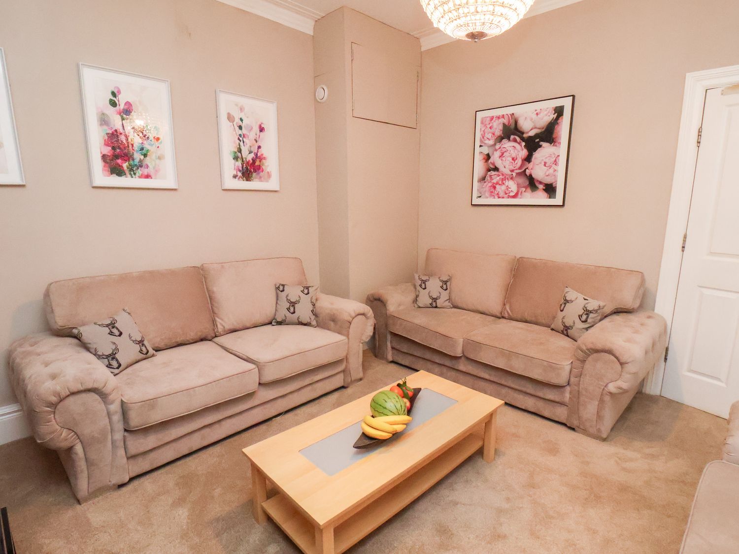 All Seasons in North Yorkshire boasts pet-friendly policies, a hot tub, and is near the beach.