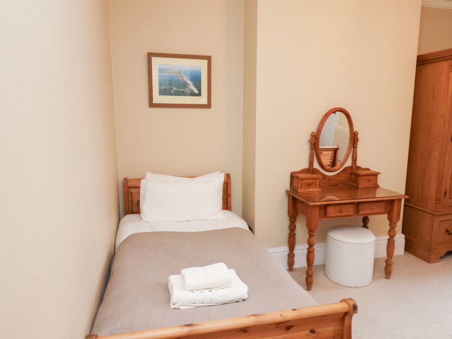 All Seasons in North Yorkshire boasts pet-friendly policies, a hot tub, and is near the beach.