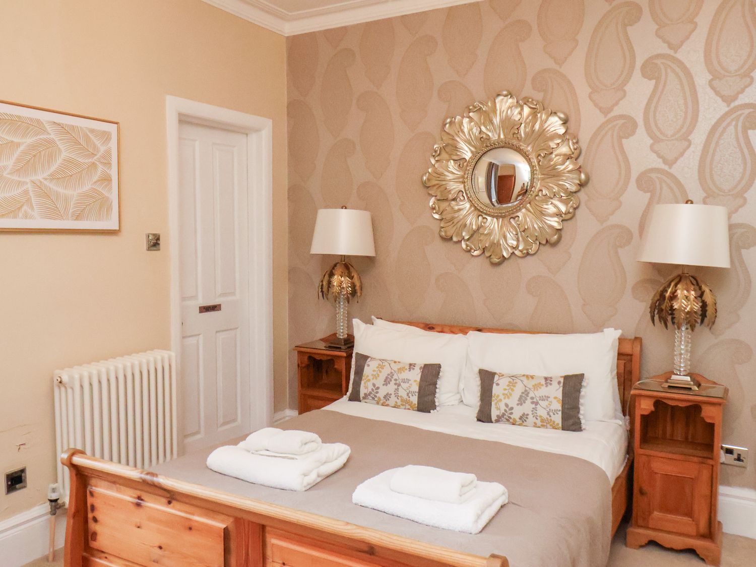All Seasons in North Yorkshire boasts pet-friendly policies, a hot tub, and is near the beach.