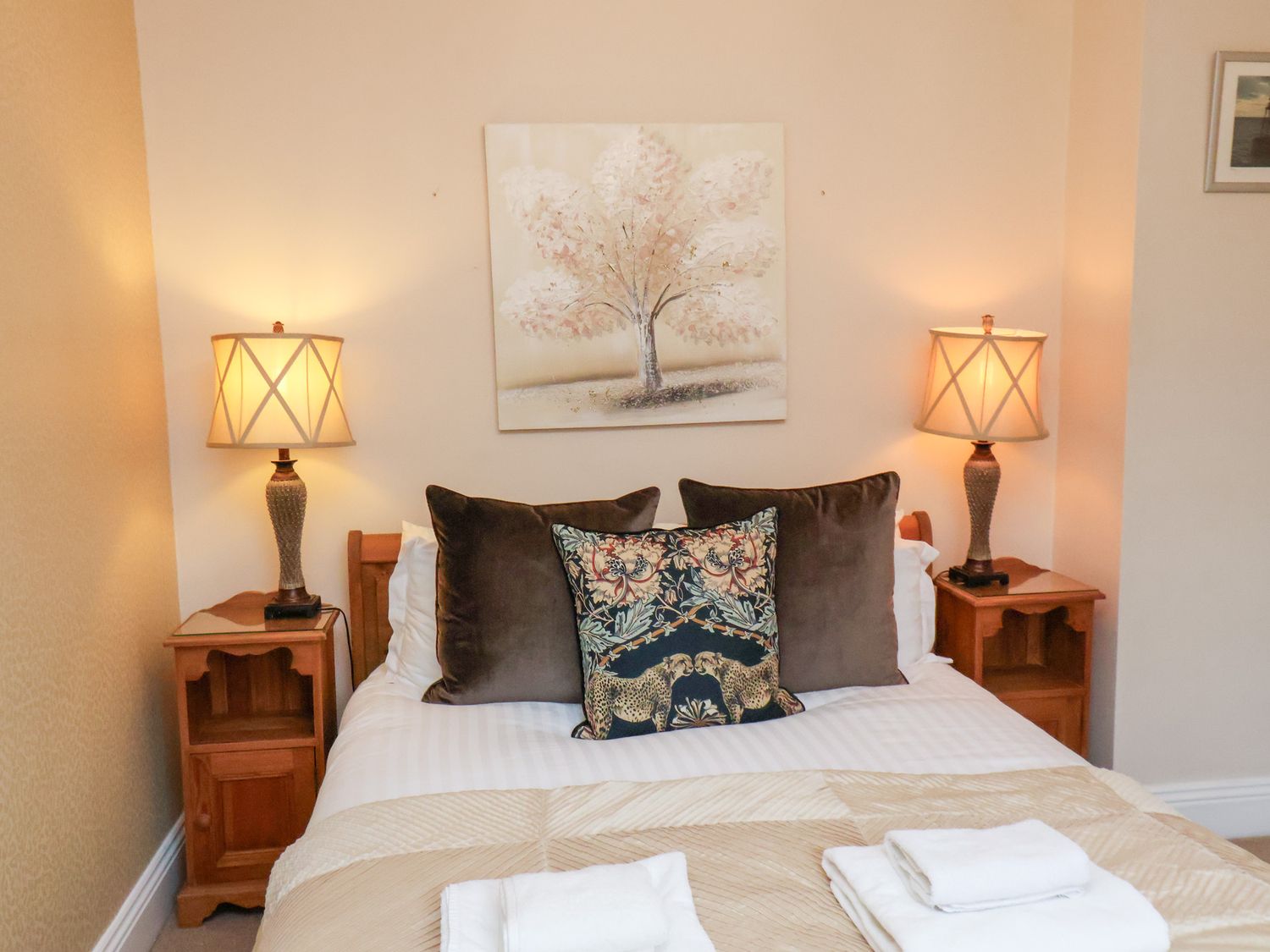 All Seasons in North Yorkshire boasts pet-friendly policies, a hot tub, and is near the beach.