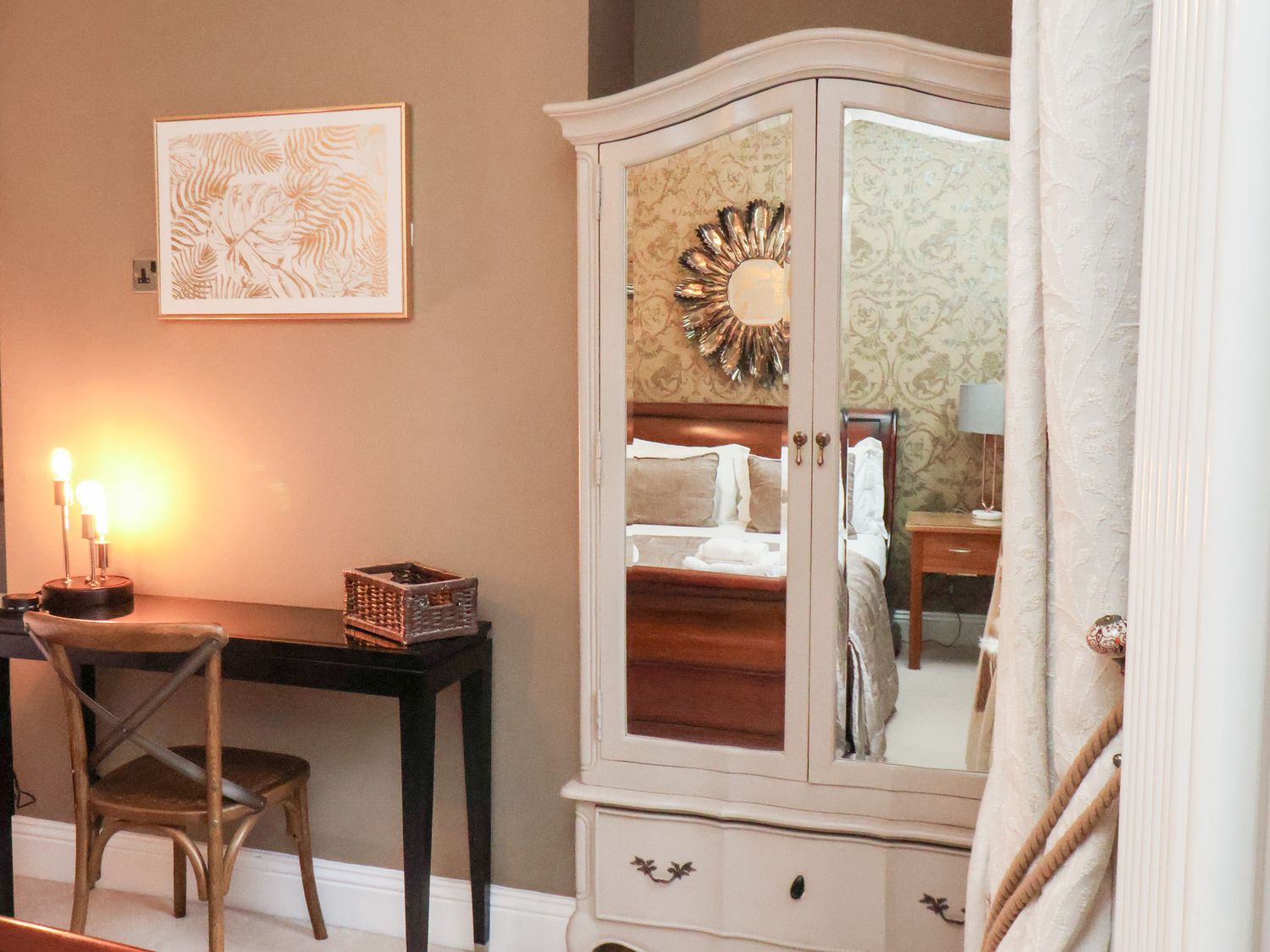 All Seasons in North Yorkshire boasts pet-friendly policies, a hot tub, and is near the beach.