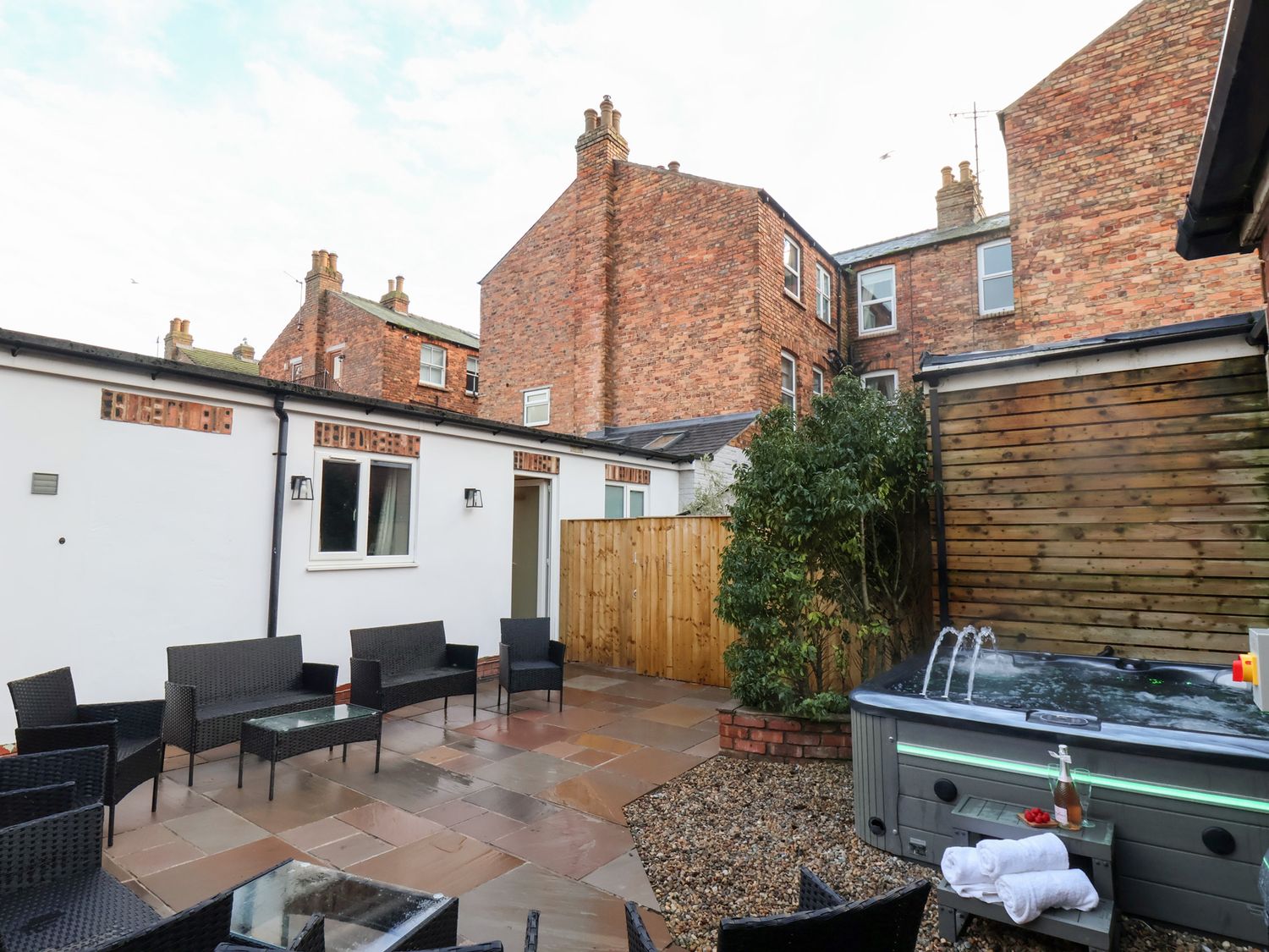 All Seasons in North Yorkshire boasts pet-friendly policies, a hot tub, and is near the beach.