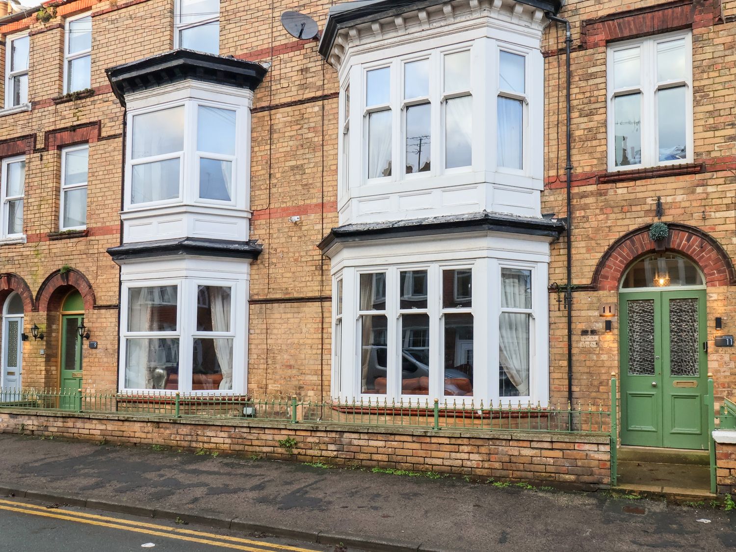 All Seasons in North Yorkshire boasts pet-friendly policies, a hot tub, and is near the beach.