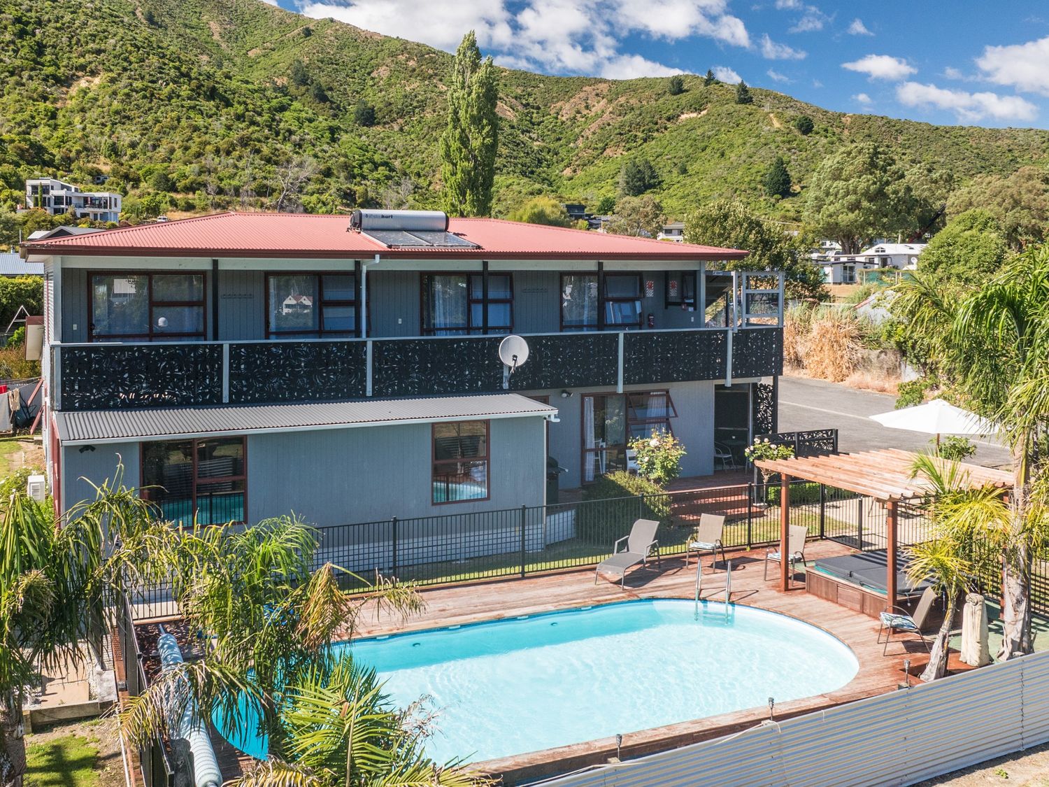 The Lodge - Picton Holiday Home                     photo 2