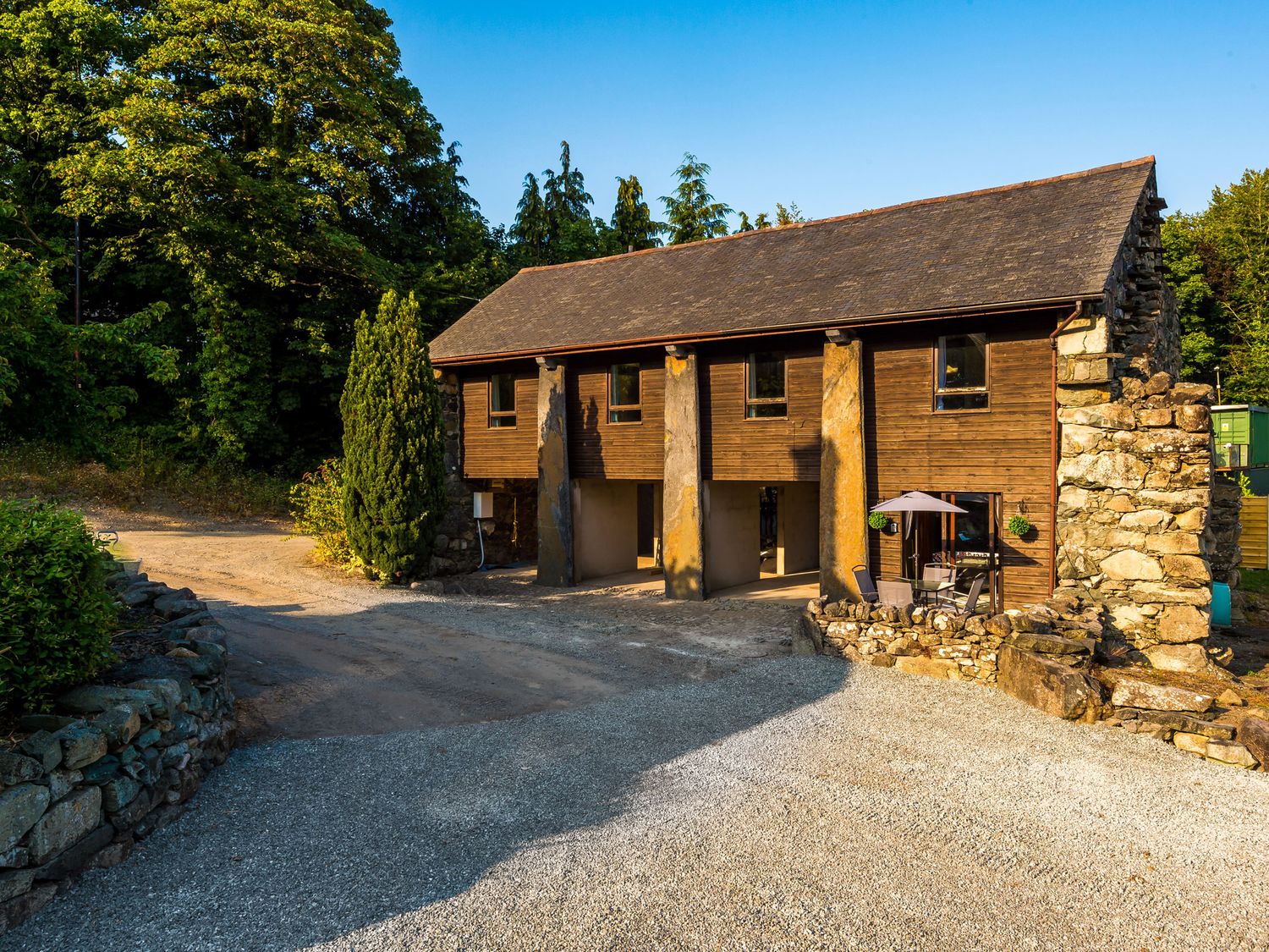 Idris Barn, Dolgellau Gwynedd. Table football. Darts. Piano. Hot tub. Pet-friendly. Countryside view