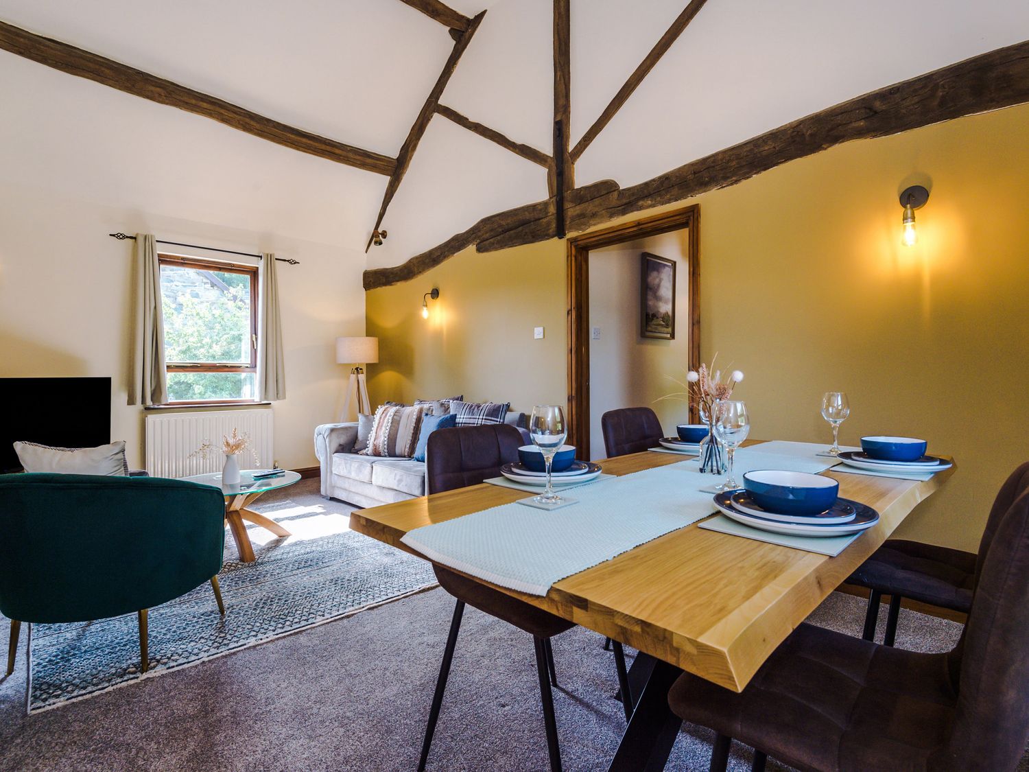 Idris Barn, Dolgellau Gwynedd. Table football. Darts. Piano. Hot tub. Pet-friendly. Countryside view