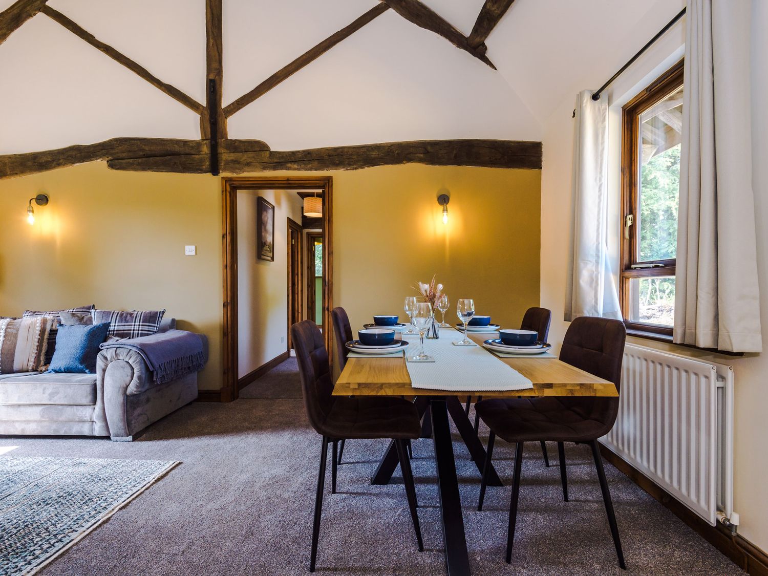 Idris Barn, Dolgellau Gwynedd. Table football. Darts. Piano. Hot tub. Pet-friendly. Countryside view