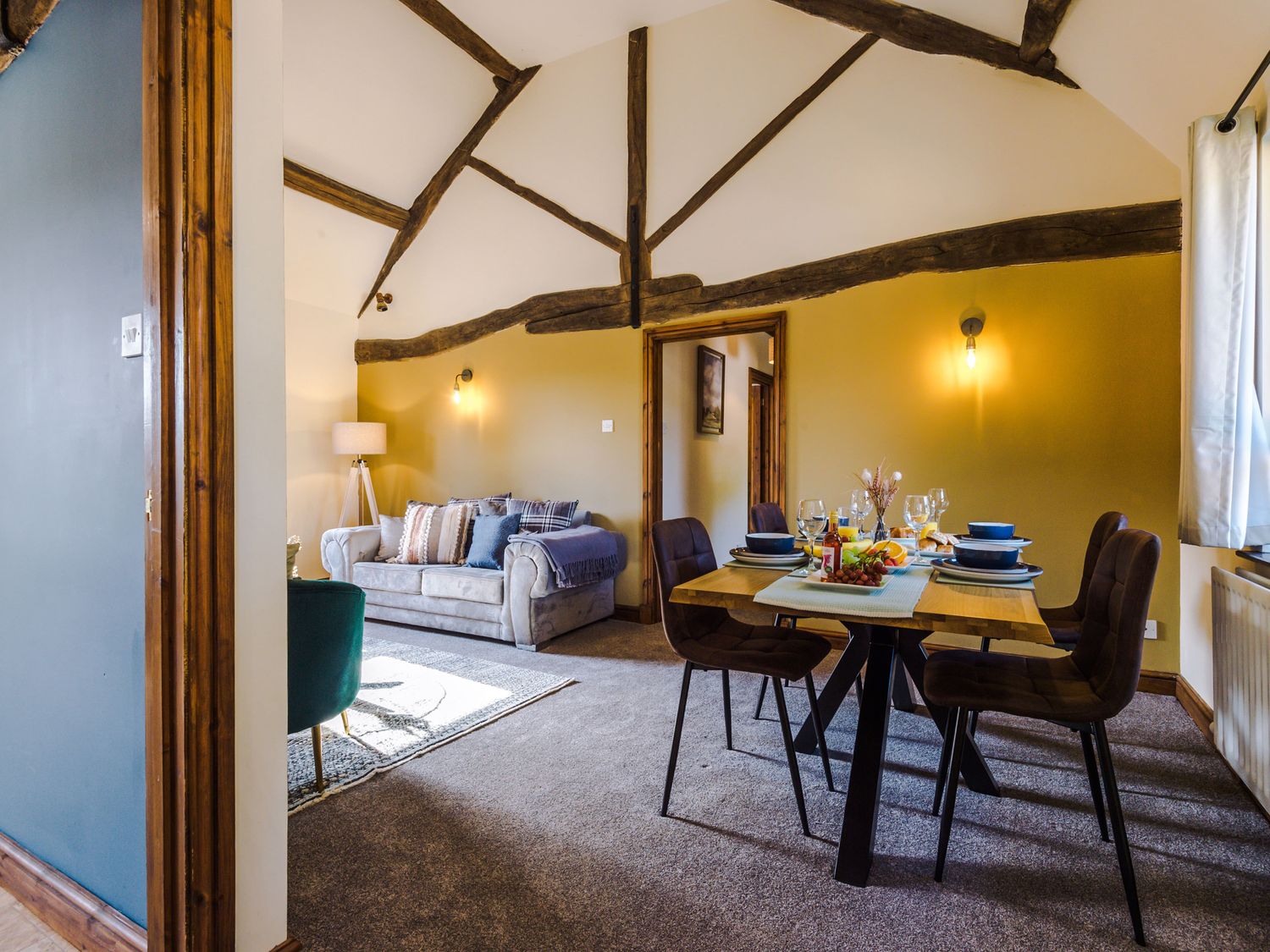 Idris Barn, Dolgellau Gwynedd. Table football. Darts. Piano. Hot tub. Pet-friendly. Countryside view