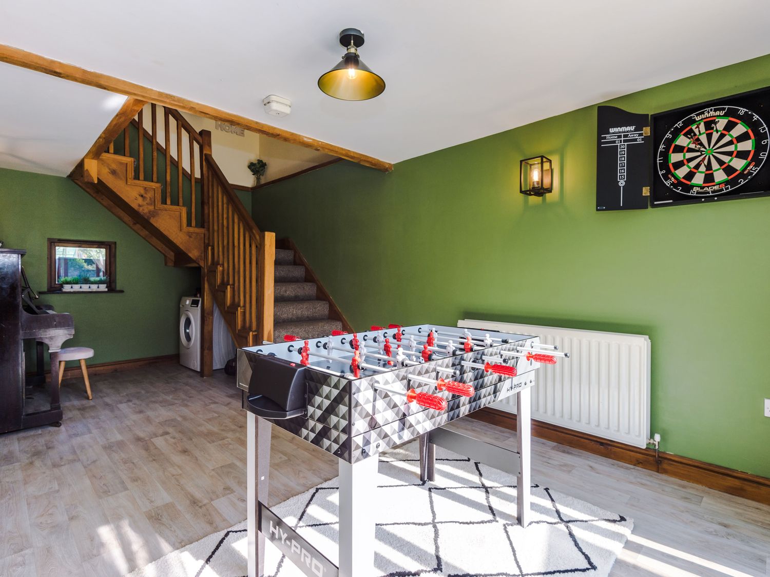 Idris Barn, Dolgellau Gwynedd. Table football. Darts. Piano. Hot tub. Pet-friendly. Countryside view