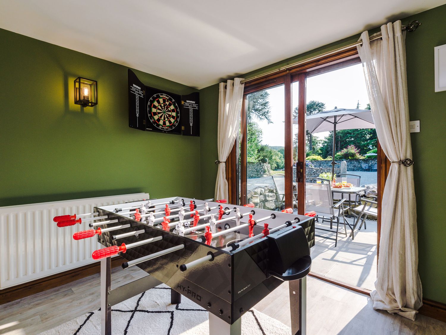 Idris Barn, Dolgellau Gwynedd. Table football. Darts. Piano. Hot tub. Pet-friendly. Countryside view