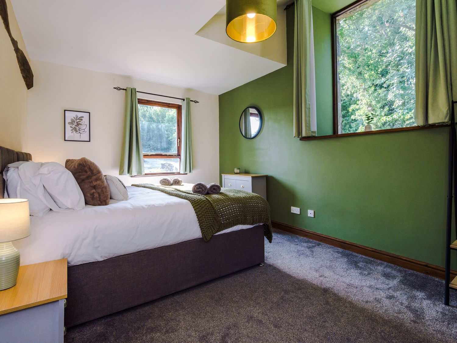 Idris Barn, Dolgellau Gwynedd. Table football. Darts. Piano. Hot tub. Pet-friendly. Countryside view