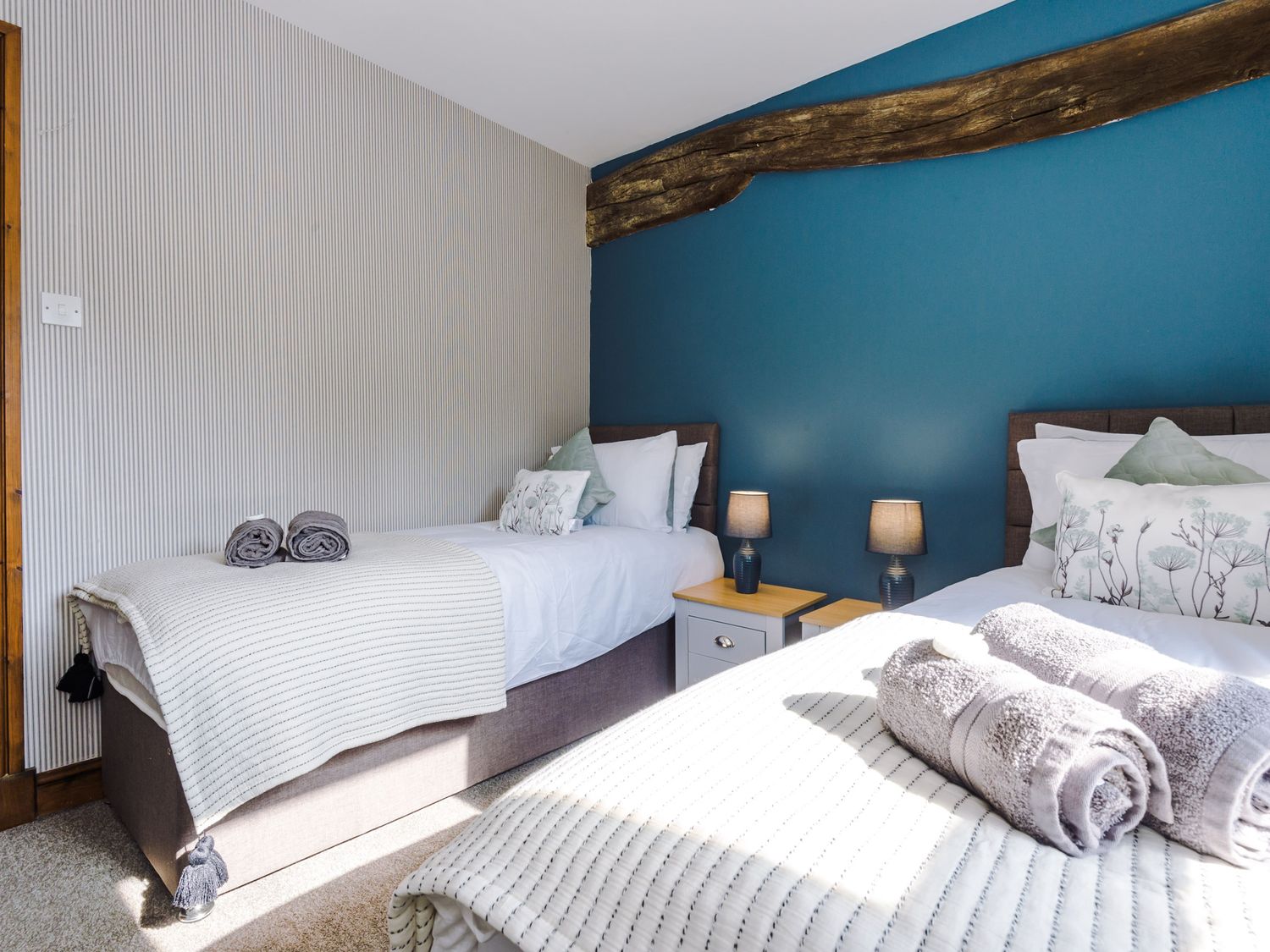 Idris Barn, Dolgellau Gwynedd. Table football. Darts. Piano. Hot tub. Pet-friendly. Countryside view