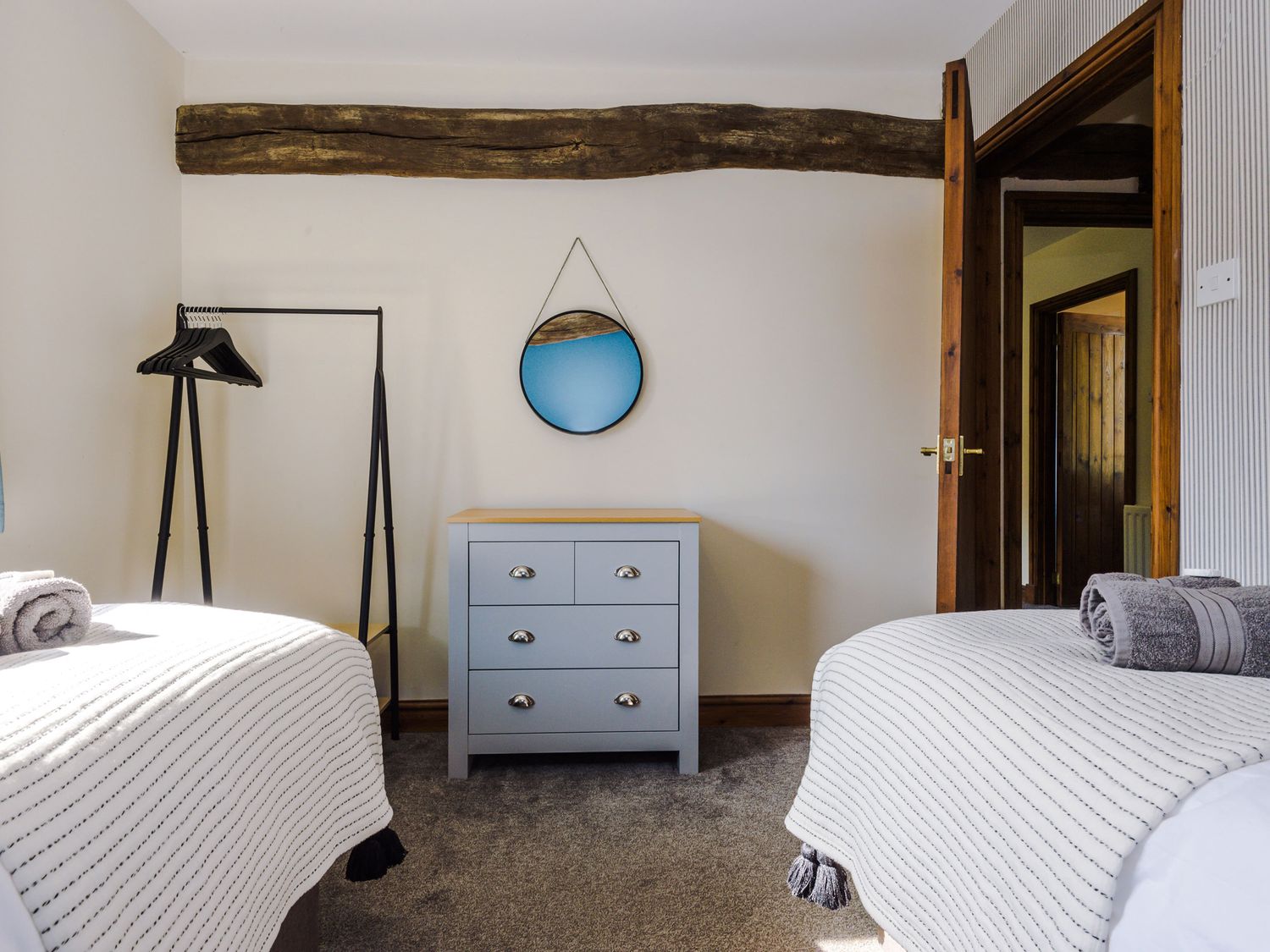Idris Barn, Dolgellau Gwynedd. Table football. Darts. Piano. Hot tub. Pet-friendly. Countryside view