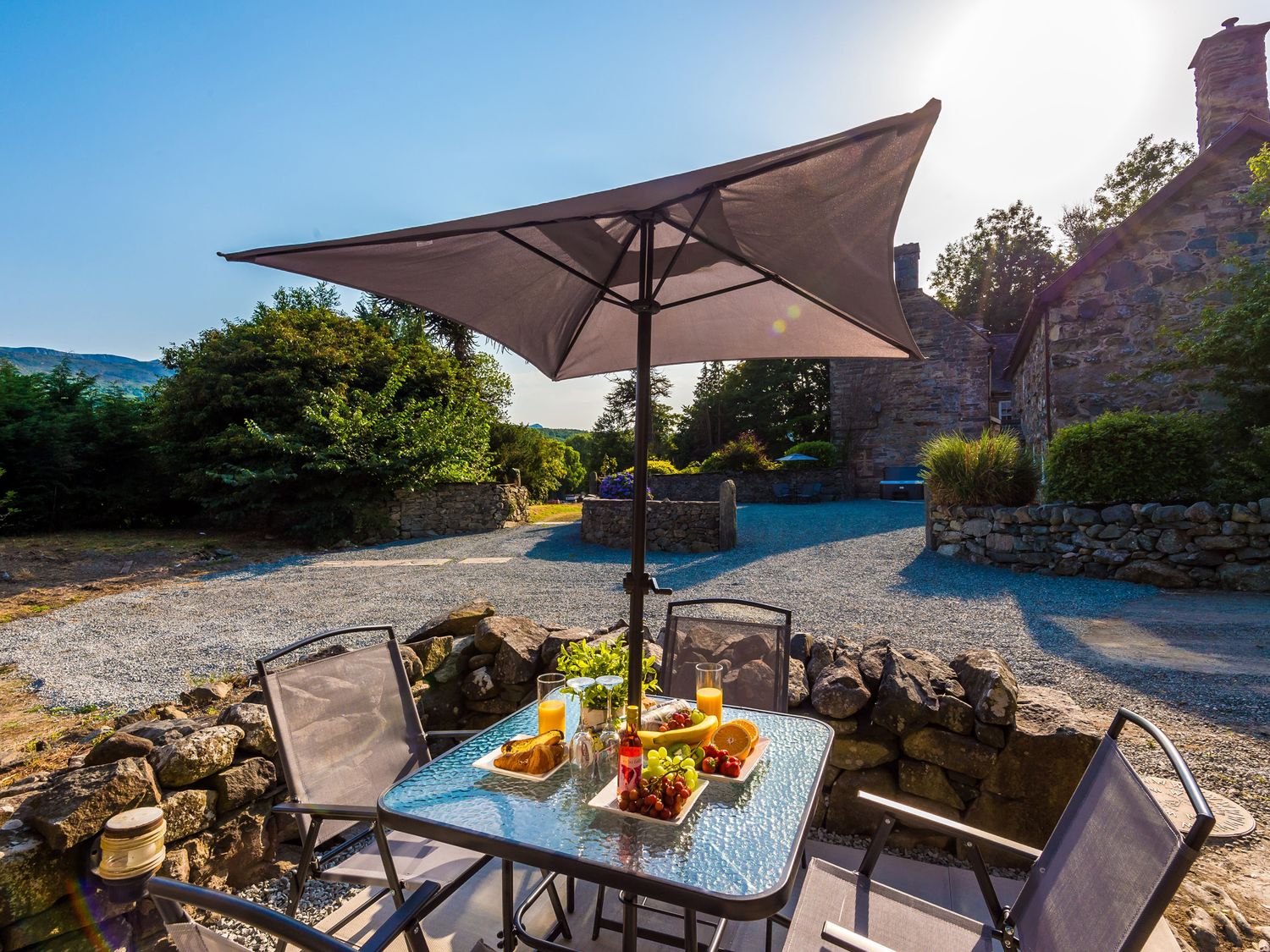 Idris Barn, Dolgellau Gwynedd. Table football. Darts. Piano. Hot tub. Pet-friendly. Countryside view