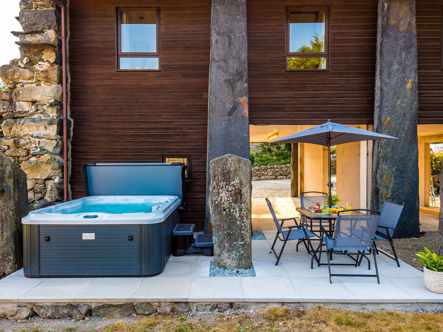 Idris Barn, Dolgellau Gwynedd. Table football. Darts. Piano. Hot tub. Pet-friendly. Countryside view