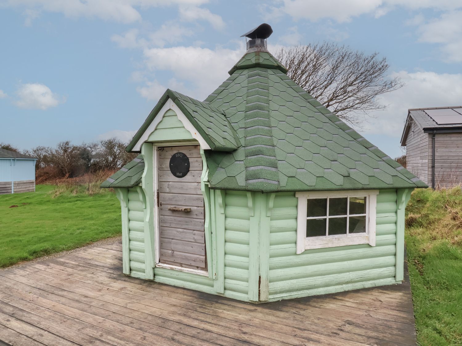 Sandy Bay, Hartland, Devon. Open plan. Near beach. Lake view. Single-storey. Studio-style. Barbecue.