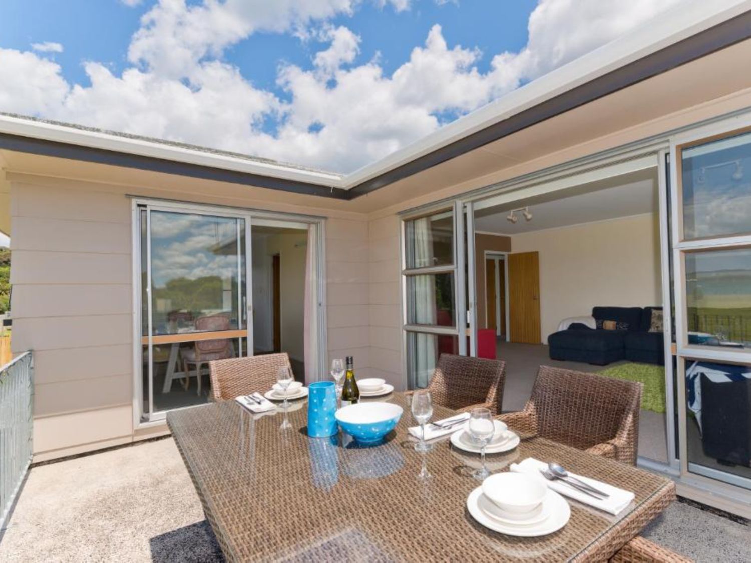 Te Tiriti Beach House - Paihia Holiday Home                     photo 2