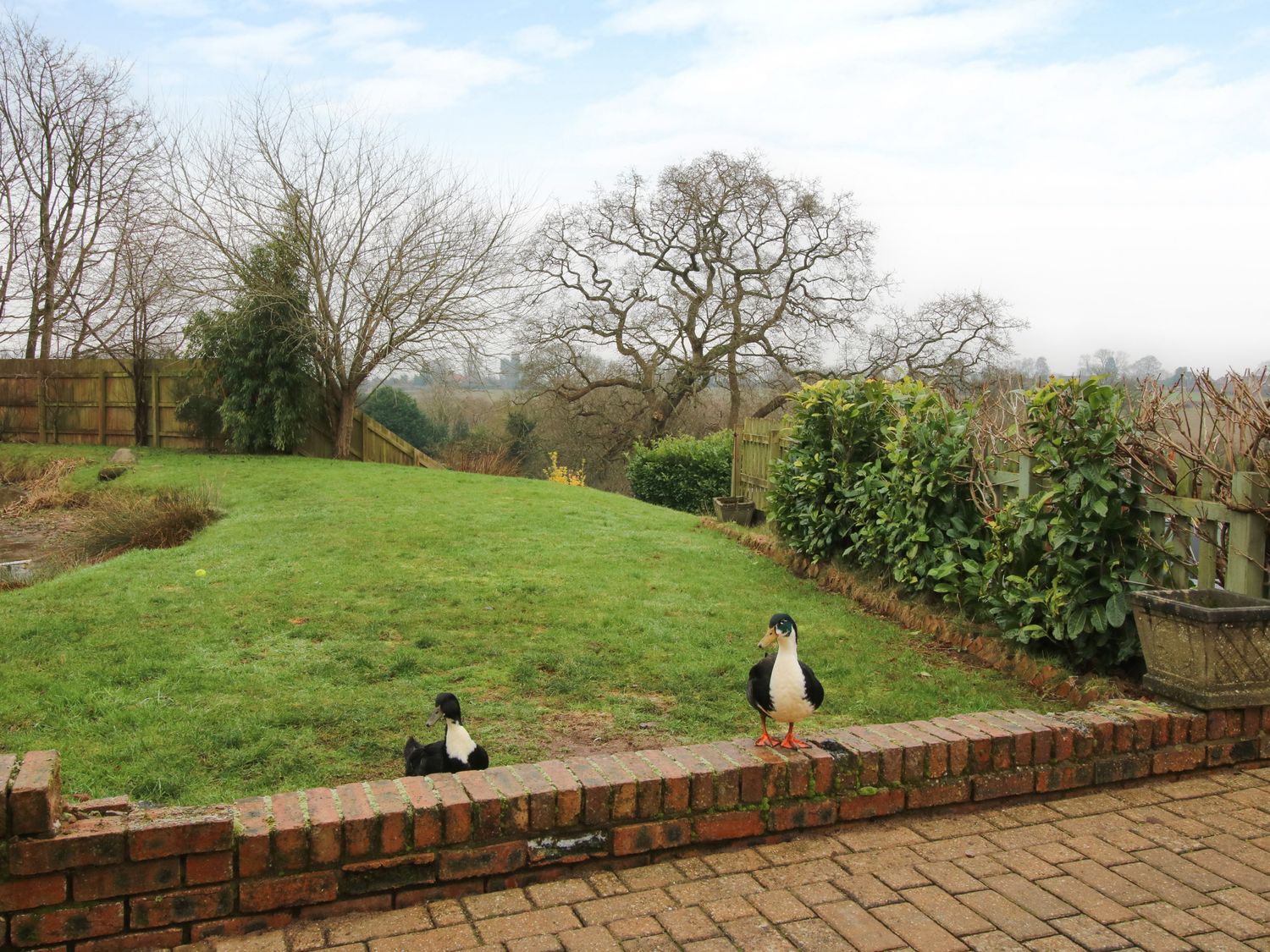 Spitfire Lodge in Loggerheads, Staffordshire. Hot tub. Woodburning stove. Romantic. Off-road parking