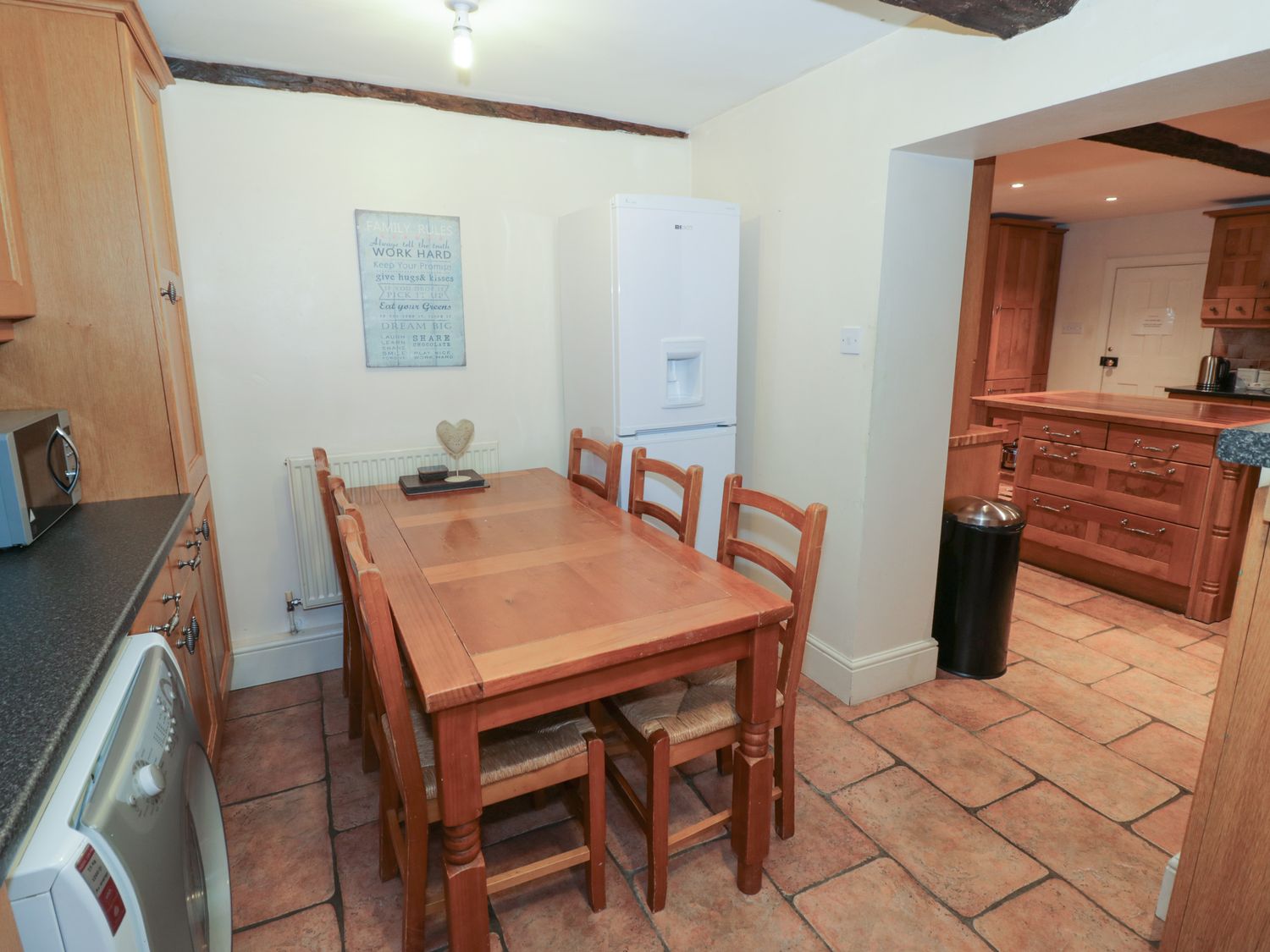 Dunnimere Farmhouse in Tamworth, Staffordshire. Woodburning stove. Family friendly. Off-road parking