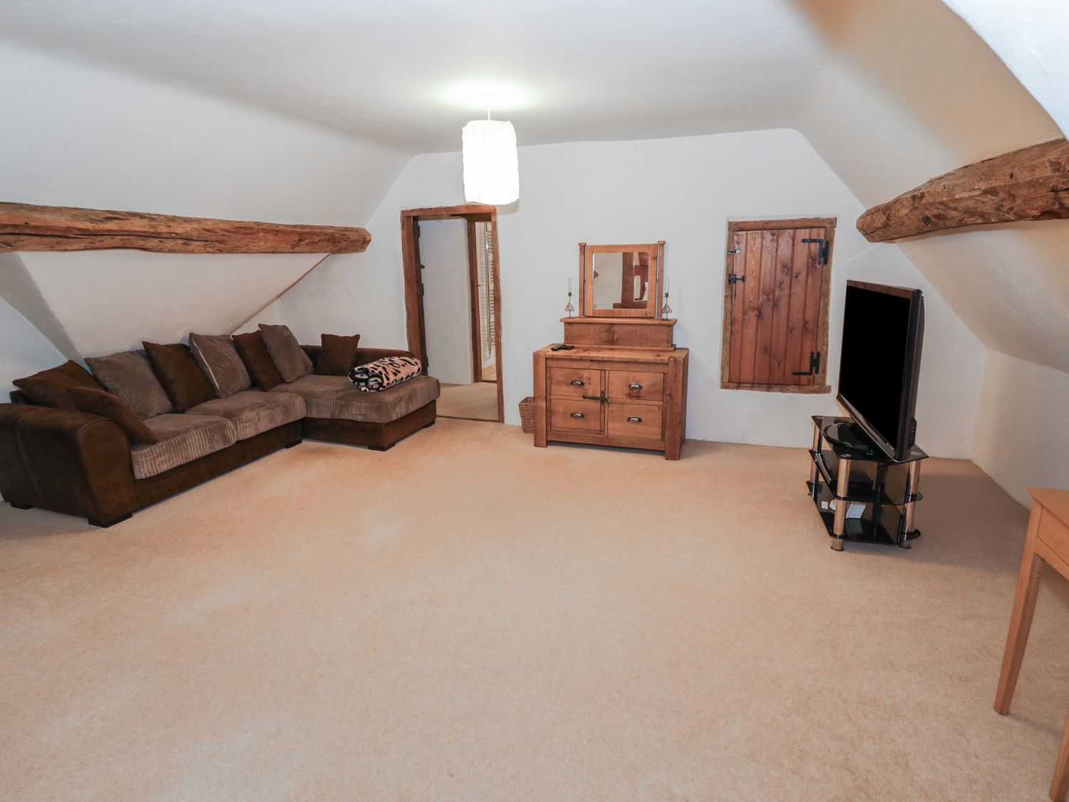 Dunnimere Farmhouse in Tamworth, Staffordshire. Woodburning stove. Family friendly. Off-road parking