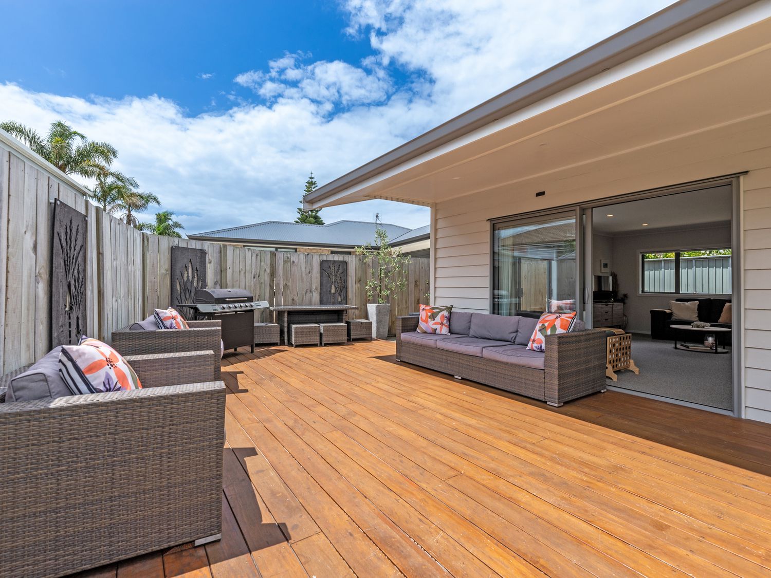 Unwind Papamoa Beach - Papamoa Holiday Home -  - 1169048 - photo 1
