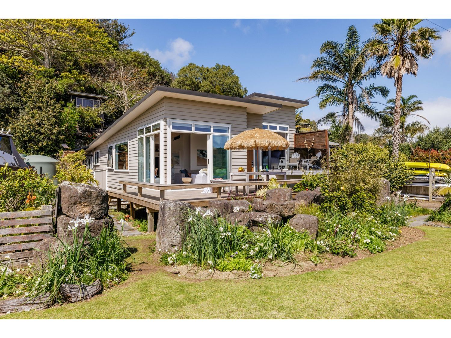 Blue Waters Retreat - Kerikeri Beachfront Home -  - 1169328 - photo 1