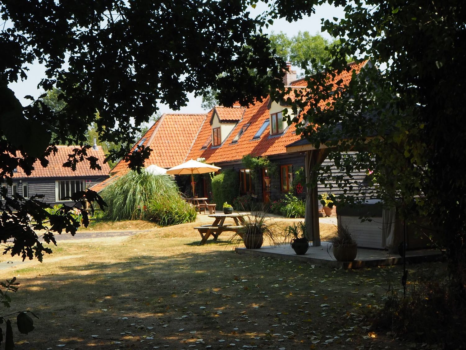 Chestnut Tree Barns, near Ilketshall St. Margaret, Suffolk. Two cottages and an apartment. Sleeps 14