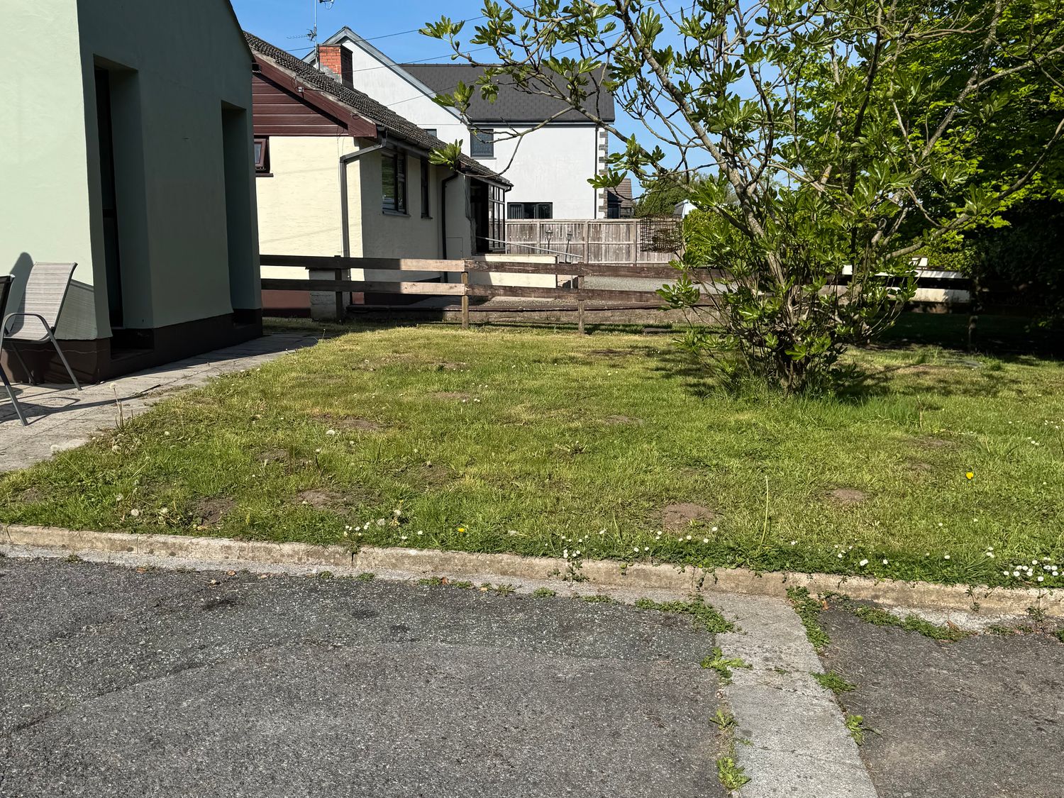 Tig Bhan, Llanteg, Pembrokeshire. Swimming pool. Woodburning stove. Family friendly. Enclosed garden