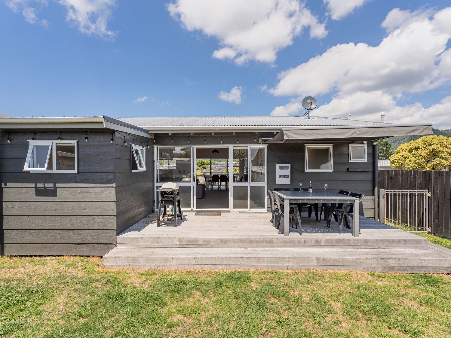 Stones Throw from the Beach - Pauanui Holiday Home -  - 1169867 - photo 1