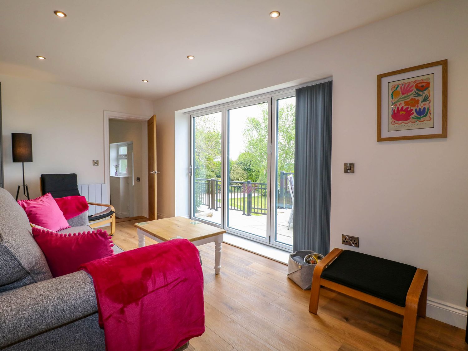 Highview Stables, Chesterfield, Derbyshire. Woodburning stove. Off-road parking. Smart TV. Open plan