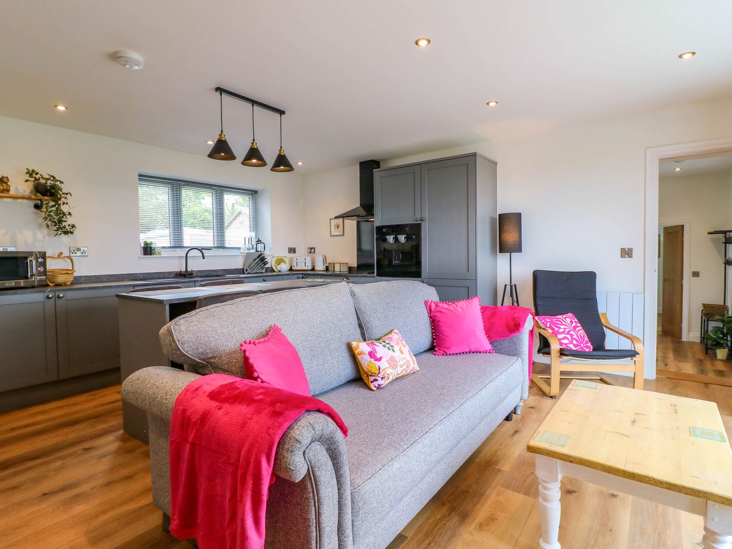 Highview Stables, Chesterfield, Derbyshire. Woodburning stove. Off-road parking. Smart TV. Open plan