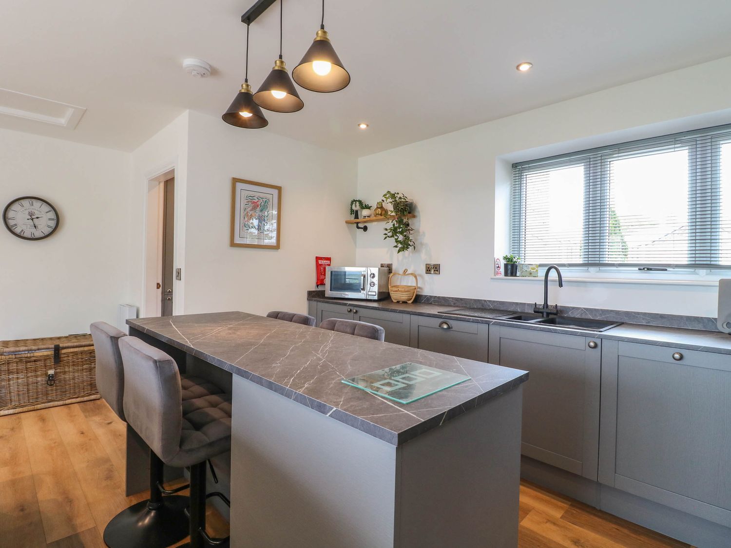 Highview Stables, Chesterfield, Derbyshire. Woodburning stove. Off-road parking. Smart TV. Open plan