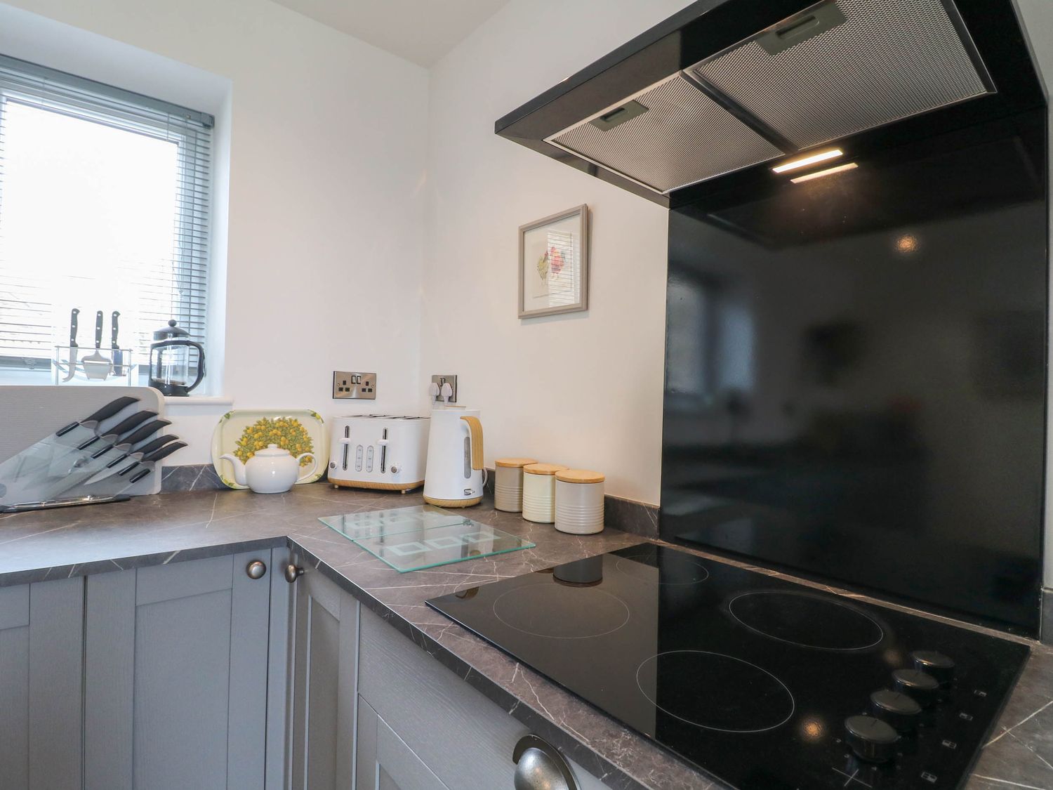 Highview Stables, Chesterfield, Derbyshire. Woodburning stove. Off-road parking. Smart TV. Open plan