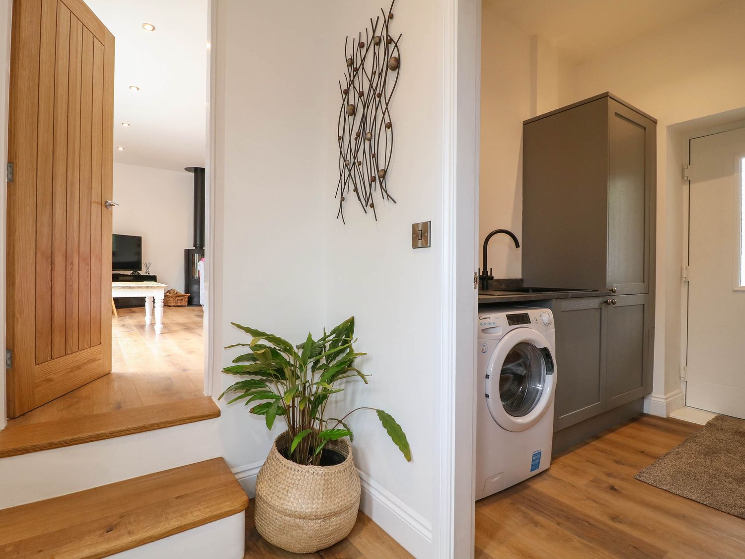 Highview Stables, Chesterfield, Derbyshire. Woodburning stove. Off-road parking. Smart TV. Open plan