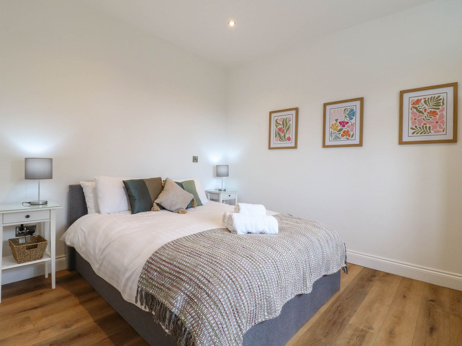 Highview Stables, Chesterfield, Derbyshire. Woodburning stove. Off-road parking. Smart TV. Open plan