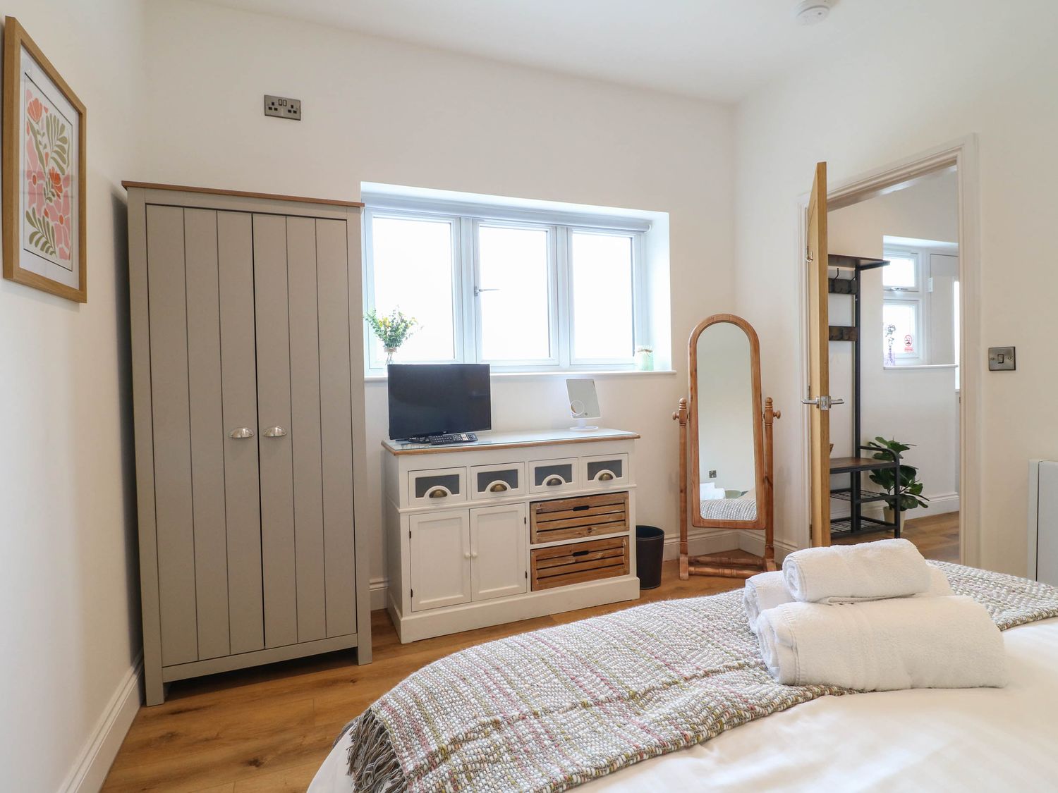 Highview Stables, Chesterfield, Derbyshire. Woodburning stove. Off-road parking. Smart TV. Open plan