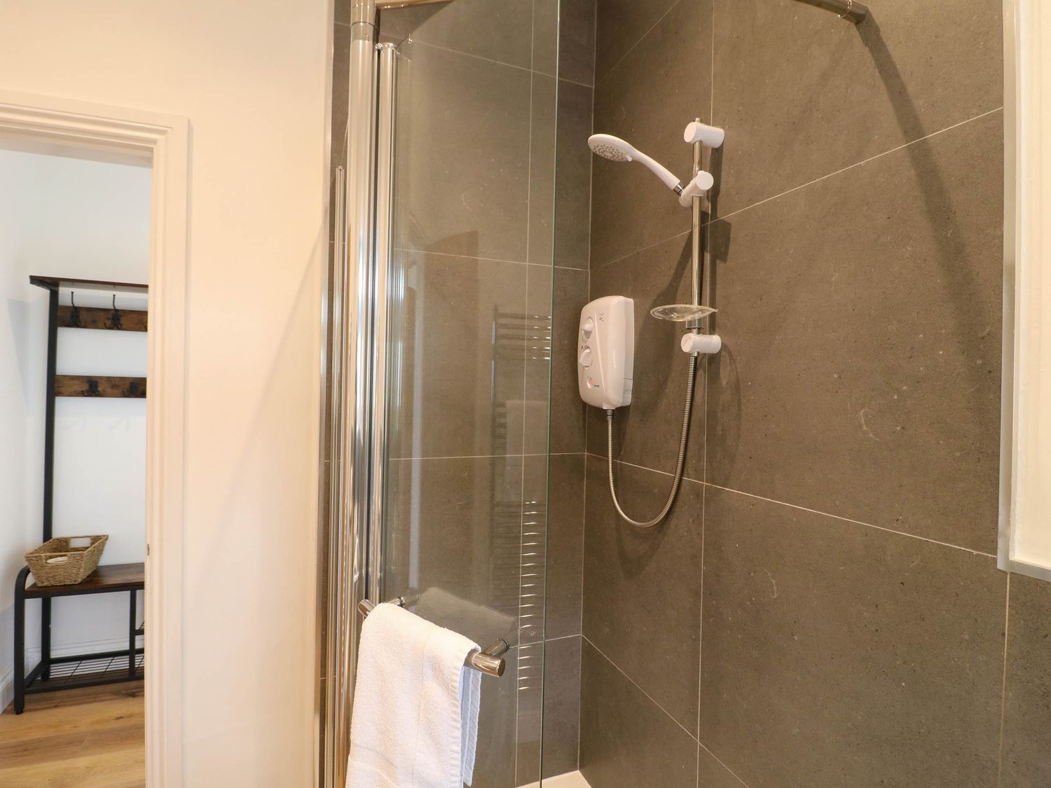 Highview Stables, Chesterfield, Derbyshire. Woodburning stove. Off-road parking. Smart TV. Open plan