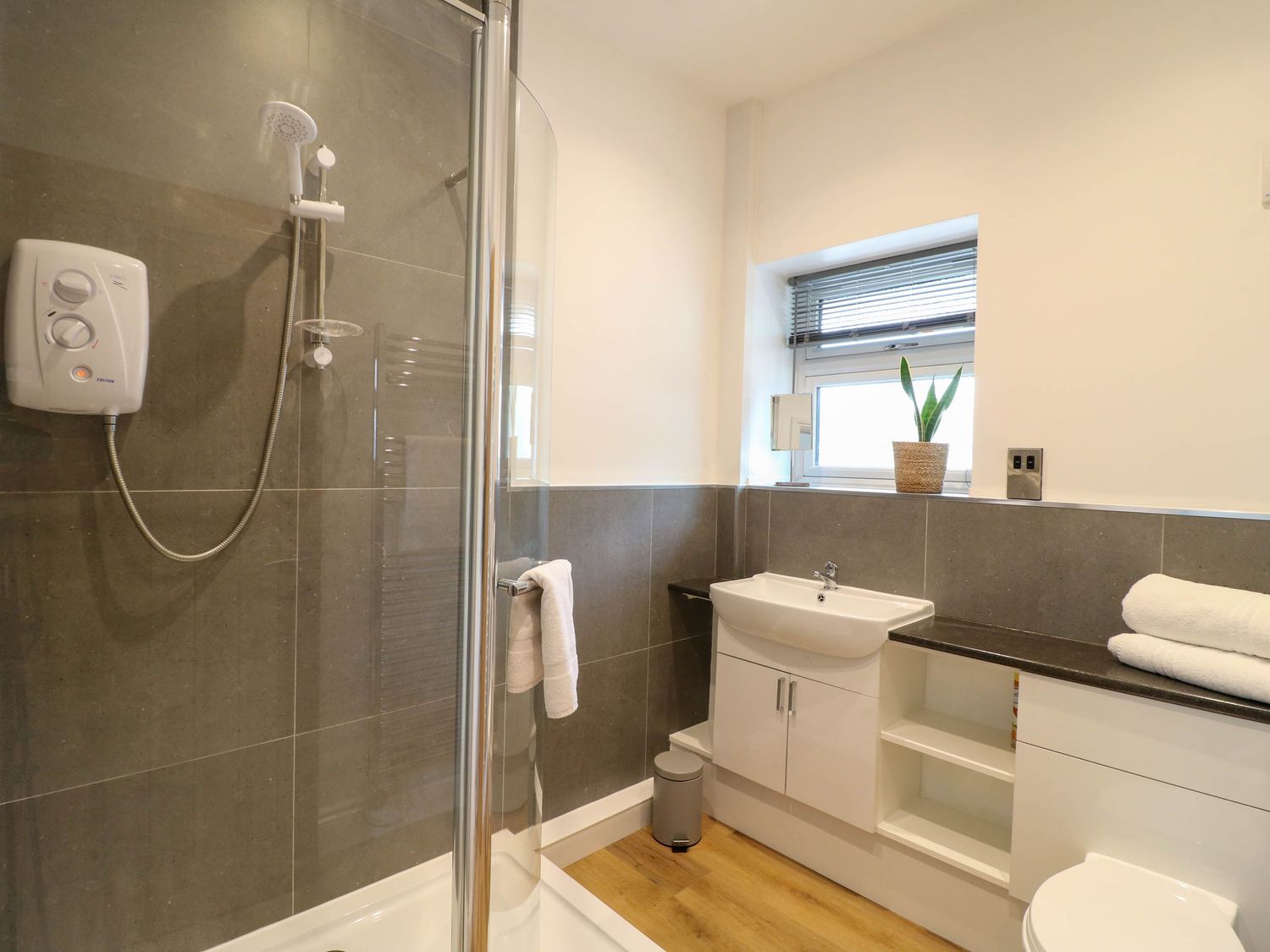 Highview Stables, Chesterfield, Derbyshire. Woodburning stove. Off-road parking. Smart TV. Open plan