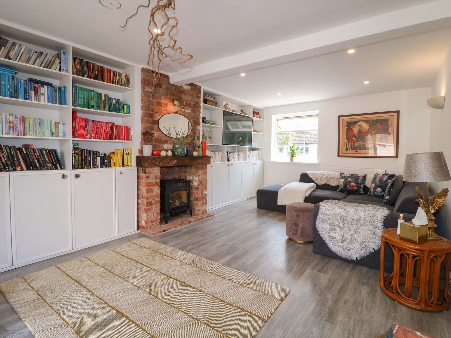 83 Meeting Street, Quorn, Leicestershire. Hot tub. Family friendly. Near pubs. Near shops. Smart TV.