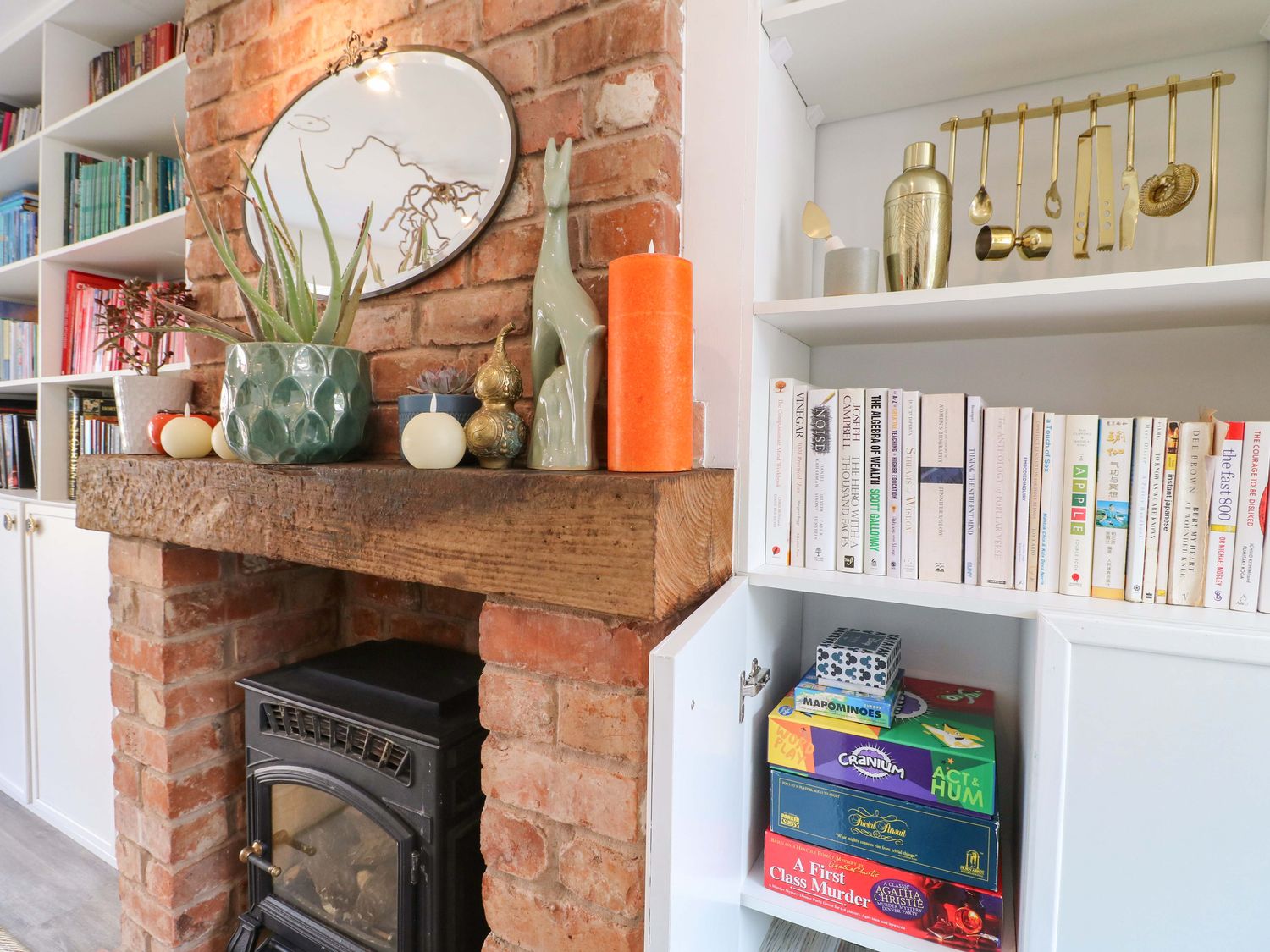 83 Meeting Street, Quorn, Leicestershire. Hot tub. Family friendly. Near pubs. Near shops. Smart TV.