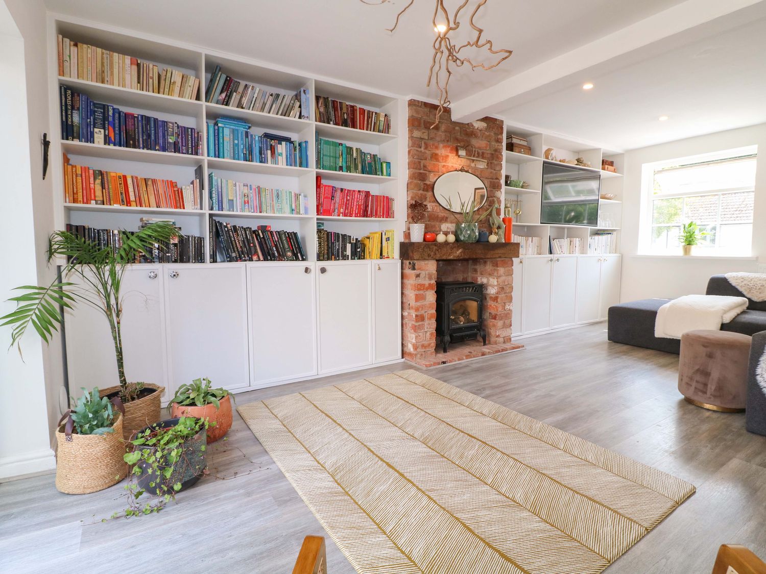 83 Meeting Street, Quorn, Leicestershire. Hot tub. Family friendly. Near pubs. Near shops. Smart TV.