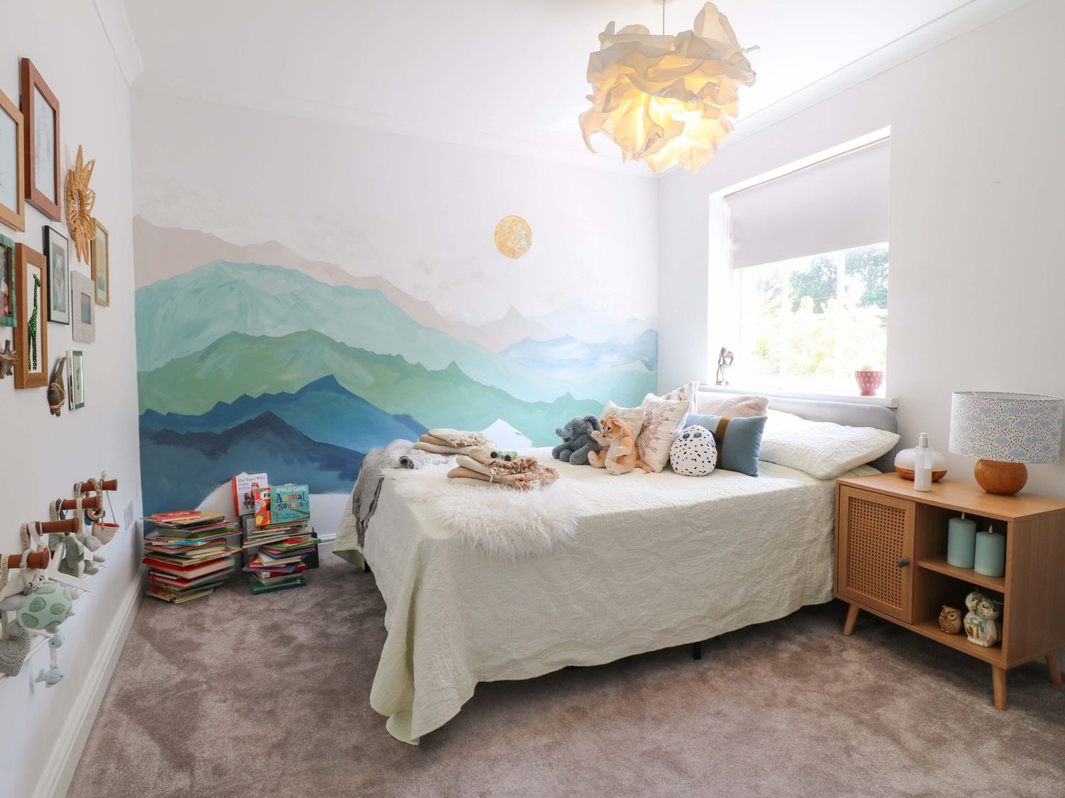 83 Meeting Street, Quorn, Leicestershire. Hot tub. Family friendly. Near pubs. Near shops. Smart TV.