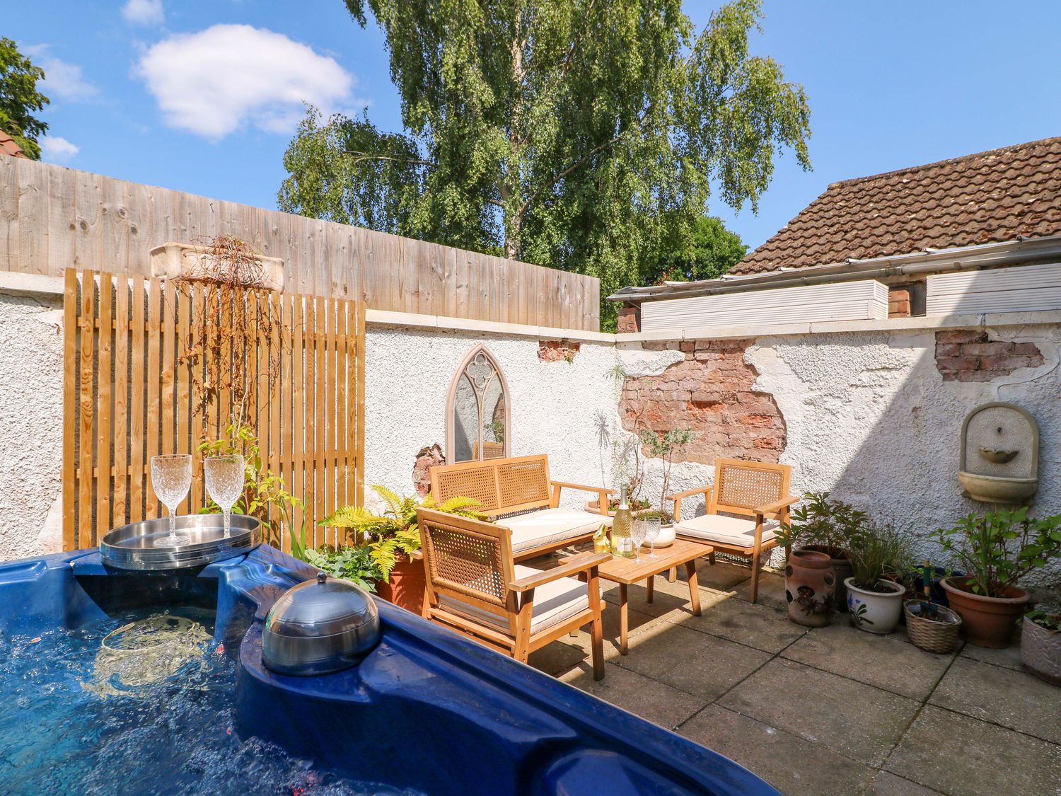 83 Meeting Street, Quorn, Leicestershire. Hot tub. Family friendly. Near pubs. Near shops. Smart TV.