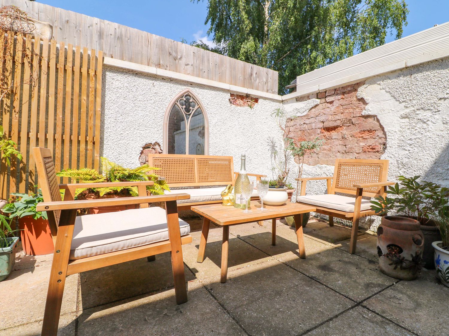 83 Meeting Street, Quorn, Leicestershire. Hot tub. Family friendly. Near pubs. Near shops. Smart TV.