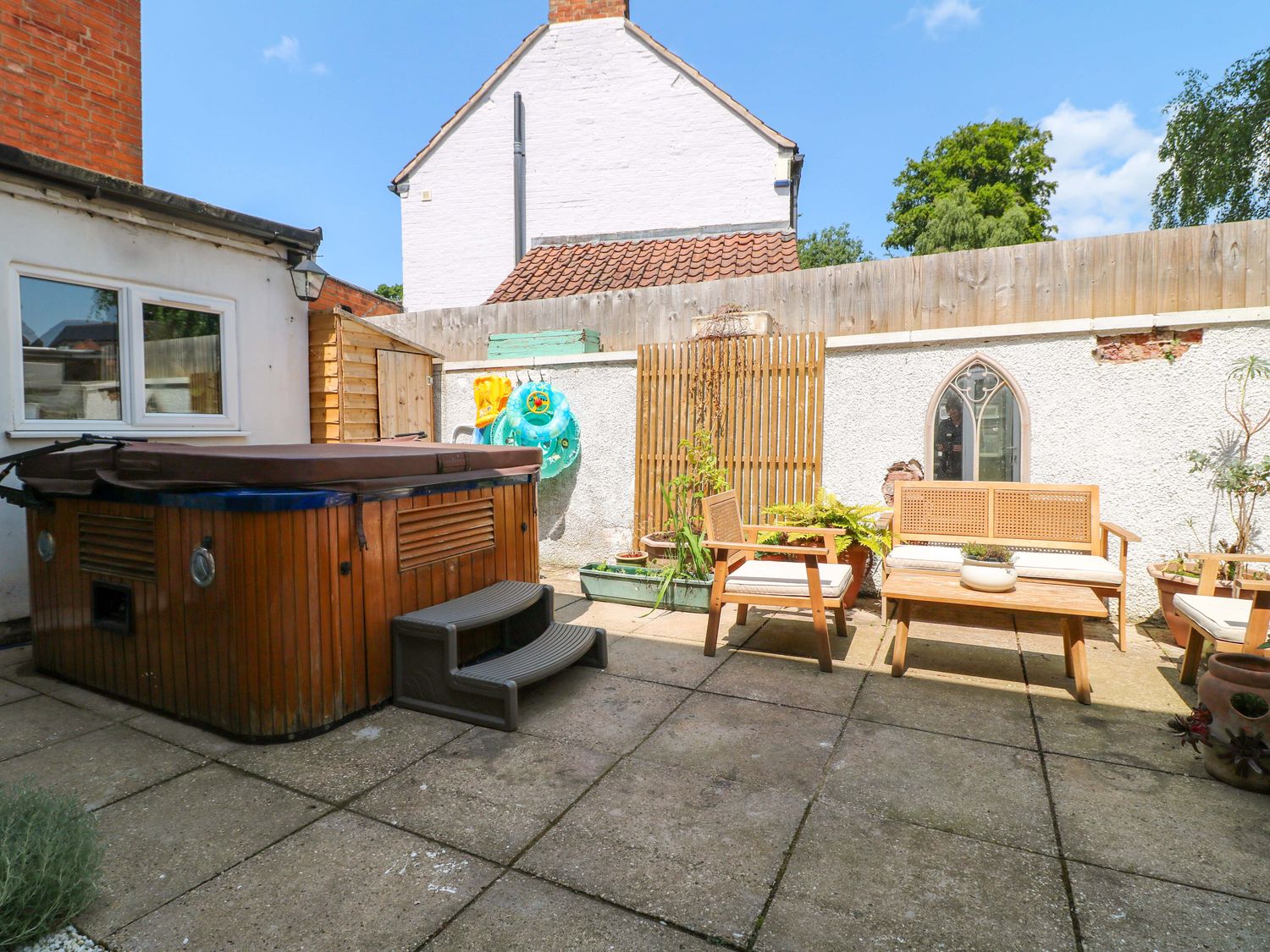 83 Meeting Street, Quorn, Leicestershire. Hot tub. Family friendly. Near pubs. Near shops. Smart TV.