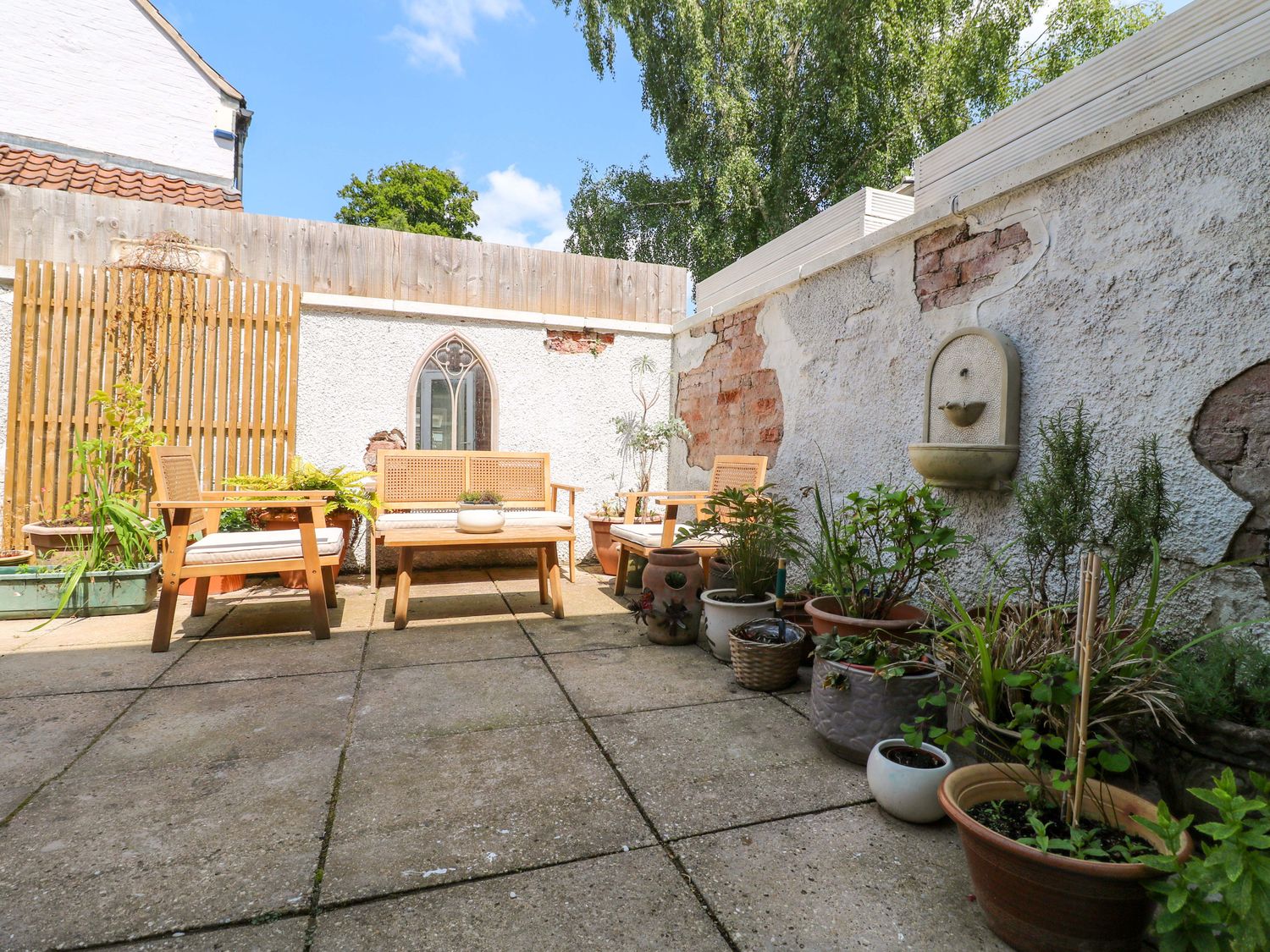 83 Meeting Street, Quorn, Leicestershire. Hot tub. Family friendly. Near pubs. Near shops. Smart TV.