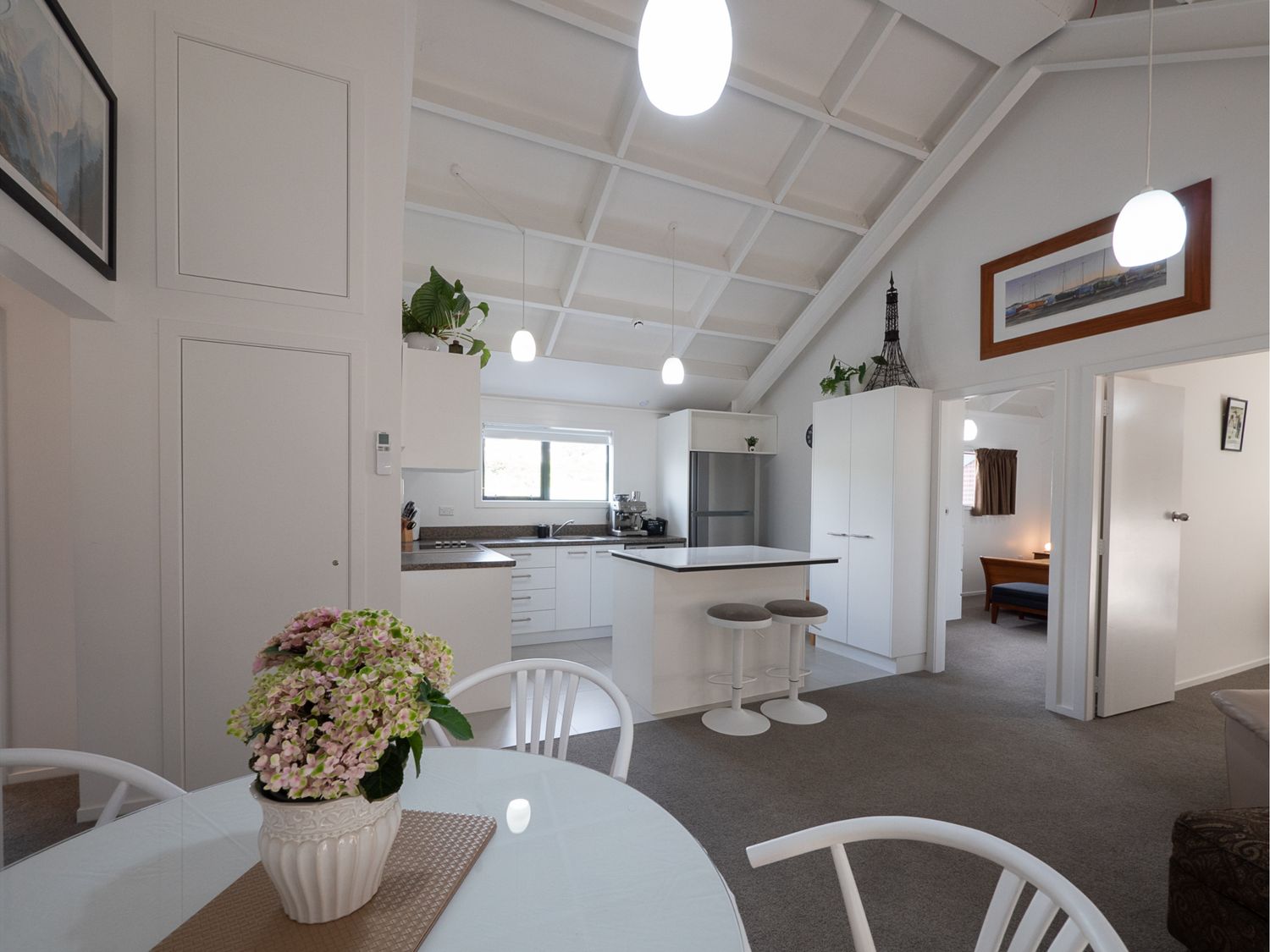 Tawa Retreat - Wellington Holiday Home                     photo 2