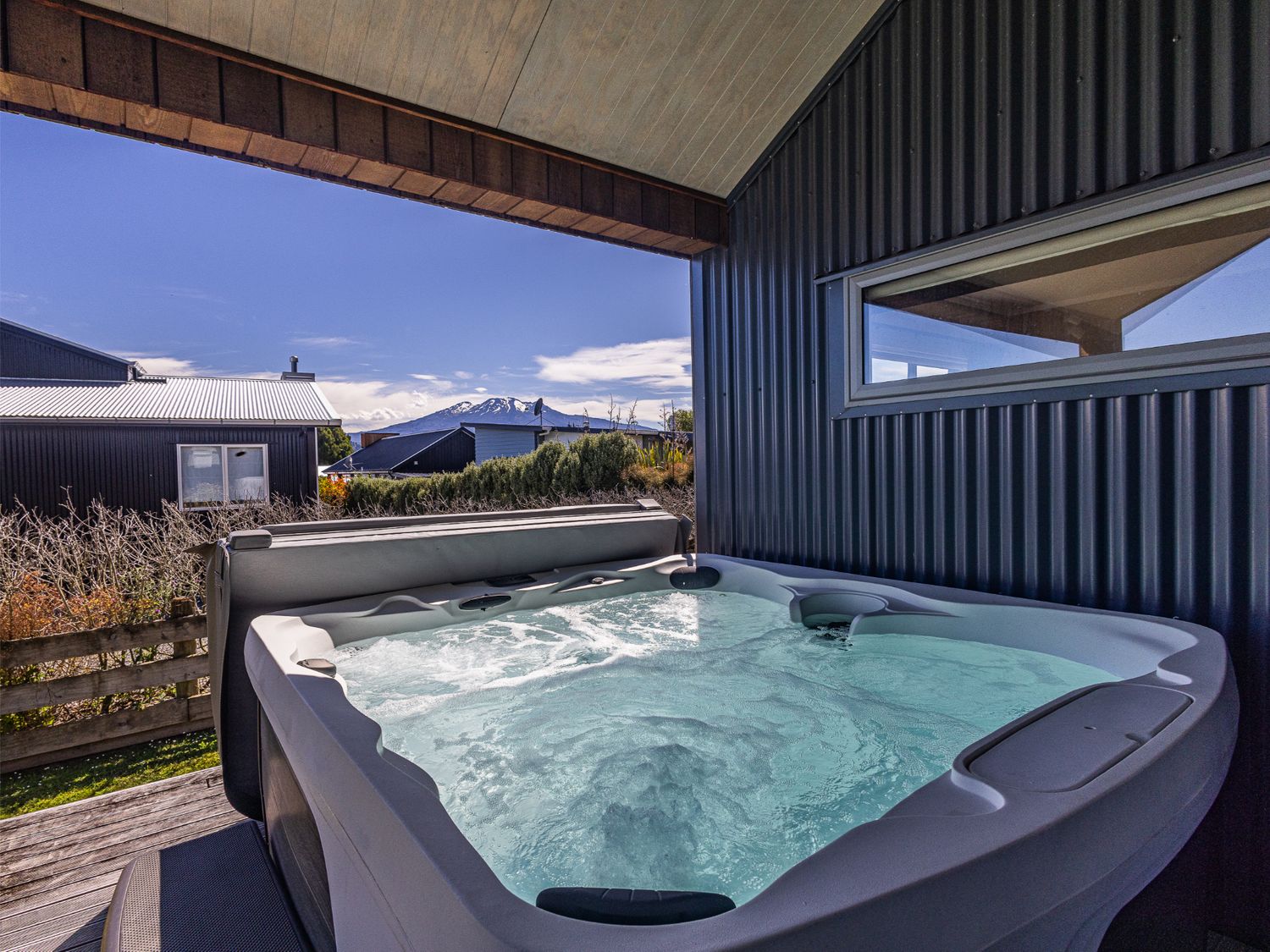 Ohakune Holiday Home Retreat with Hot Tub -  - 1171439 - photo 1