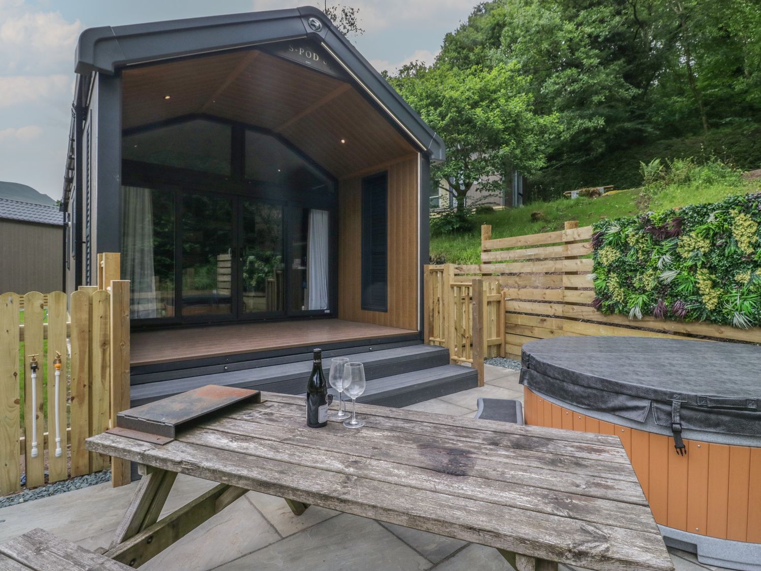 Dubs Luxury Family Pod, Keswick